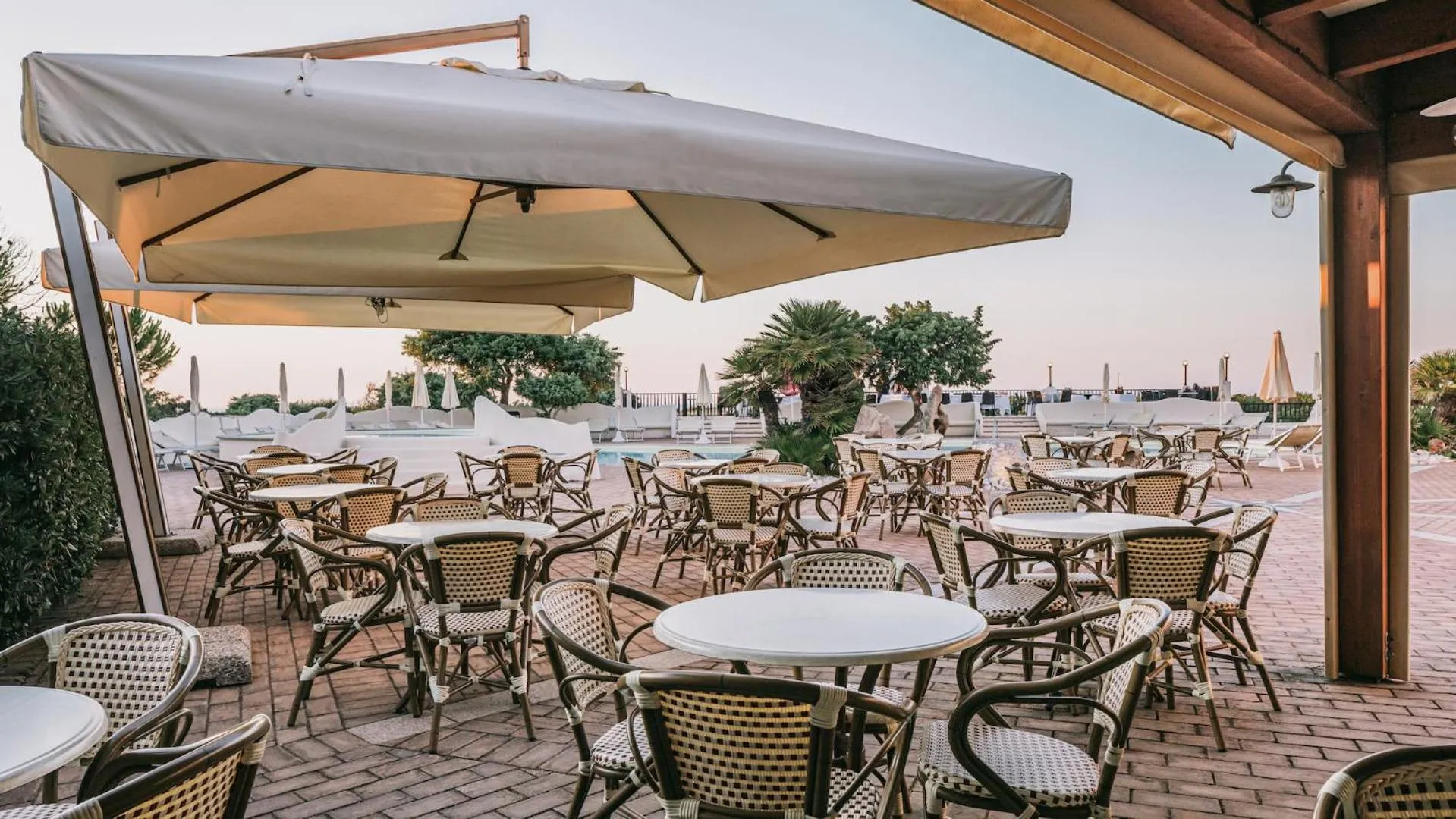 Restaurant/places to eat in MClub Del Golfo