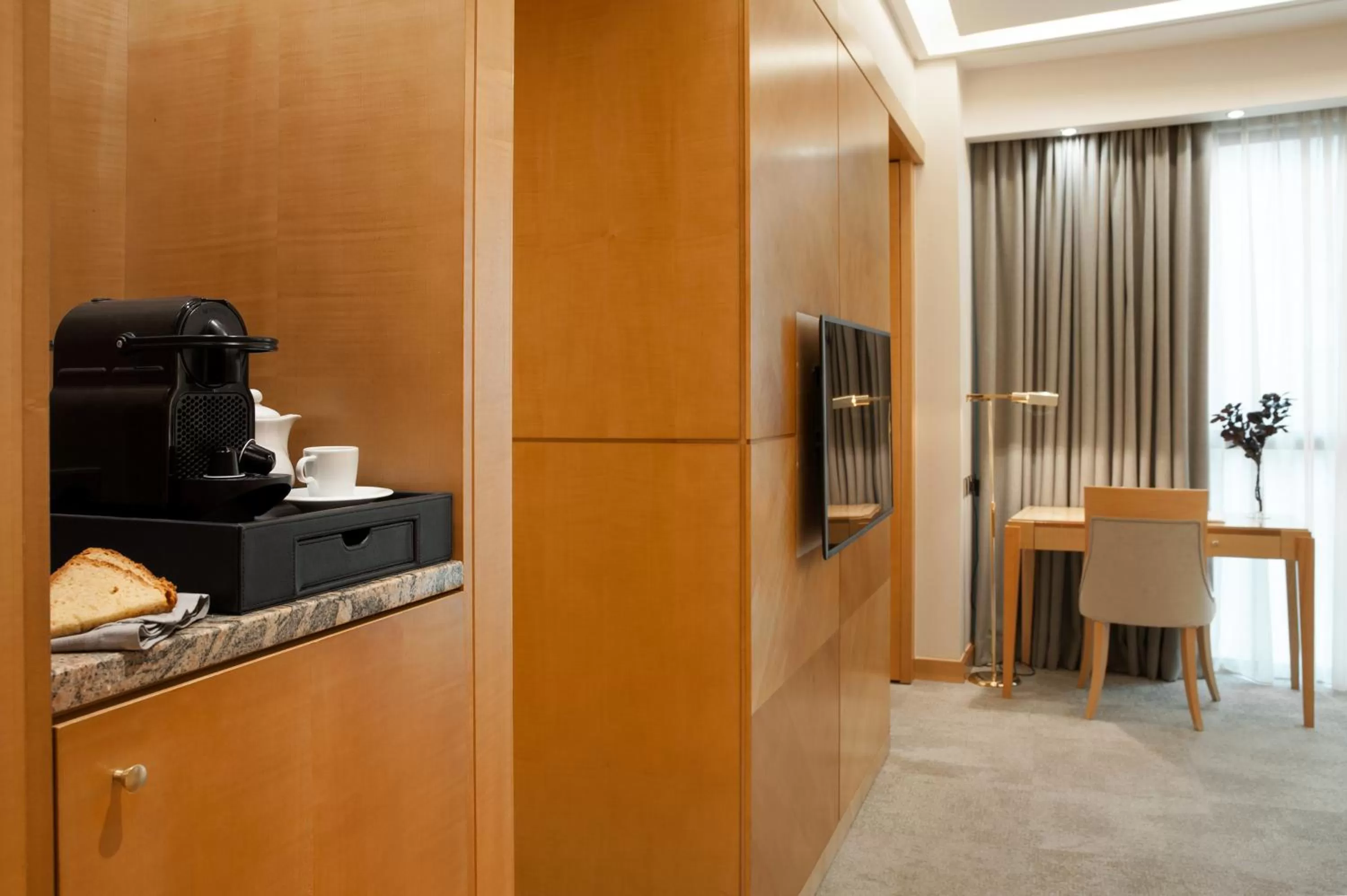 Coffee/tea facilities in Melia Athens