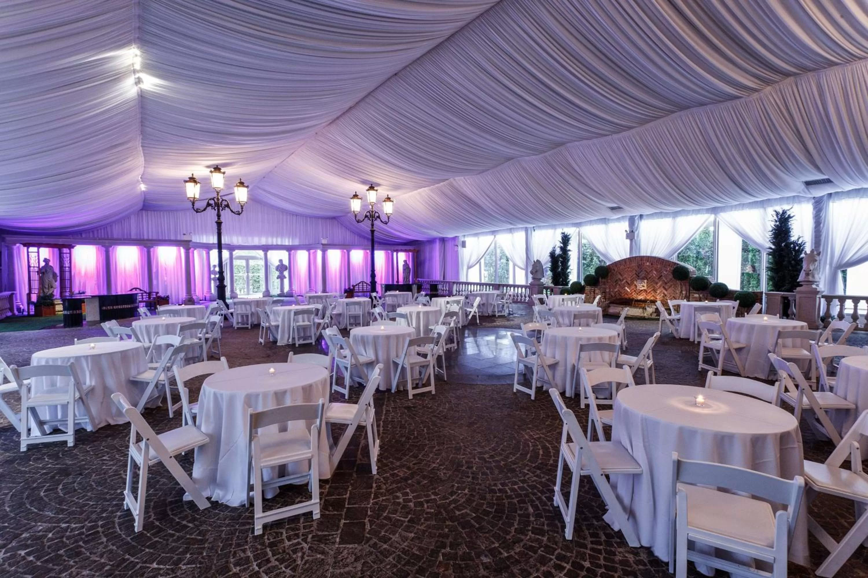 Dining area in Hilton Garden Inn New York/Staten Island