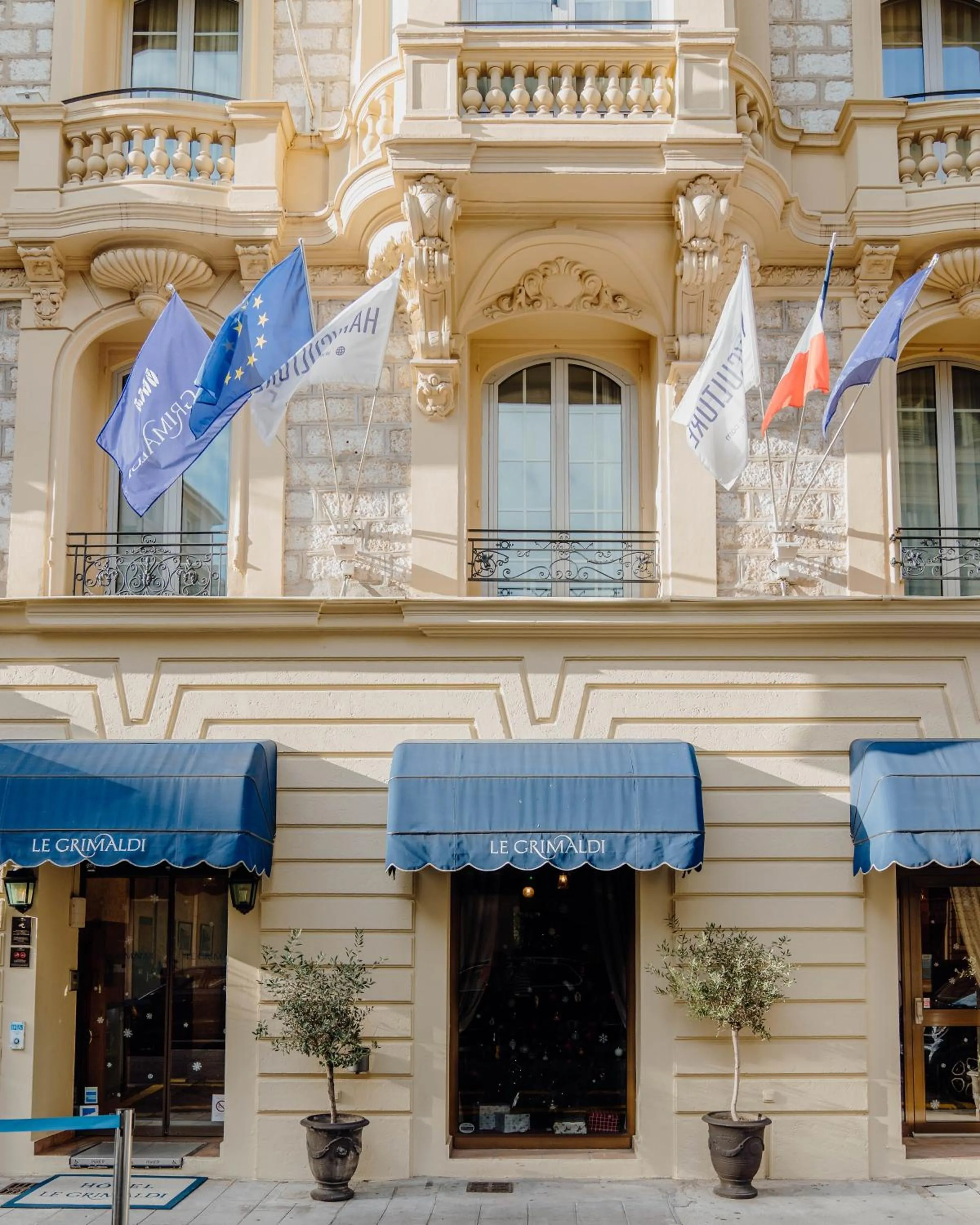 Facade/entrance in Hotel Le Grimaldi by Happyculture