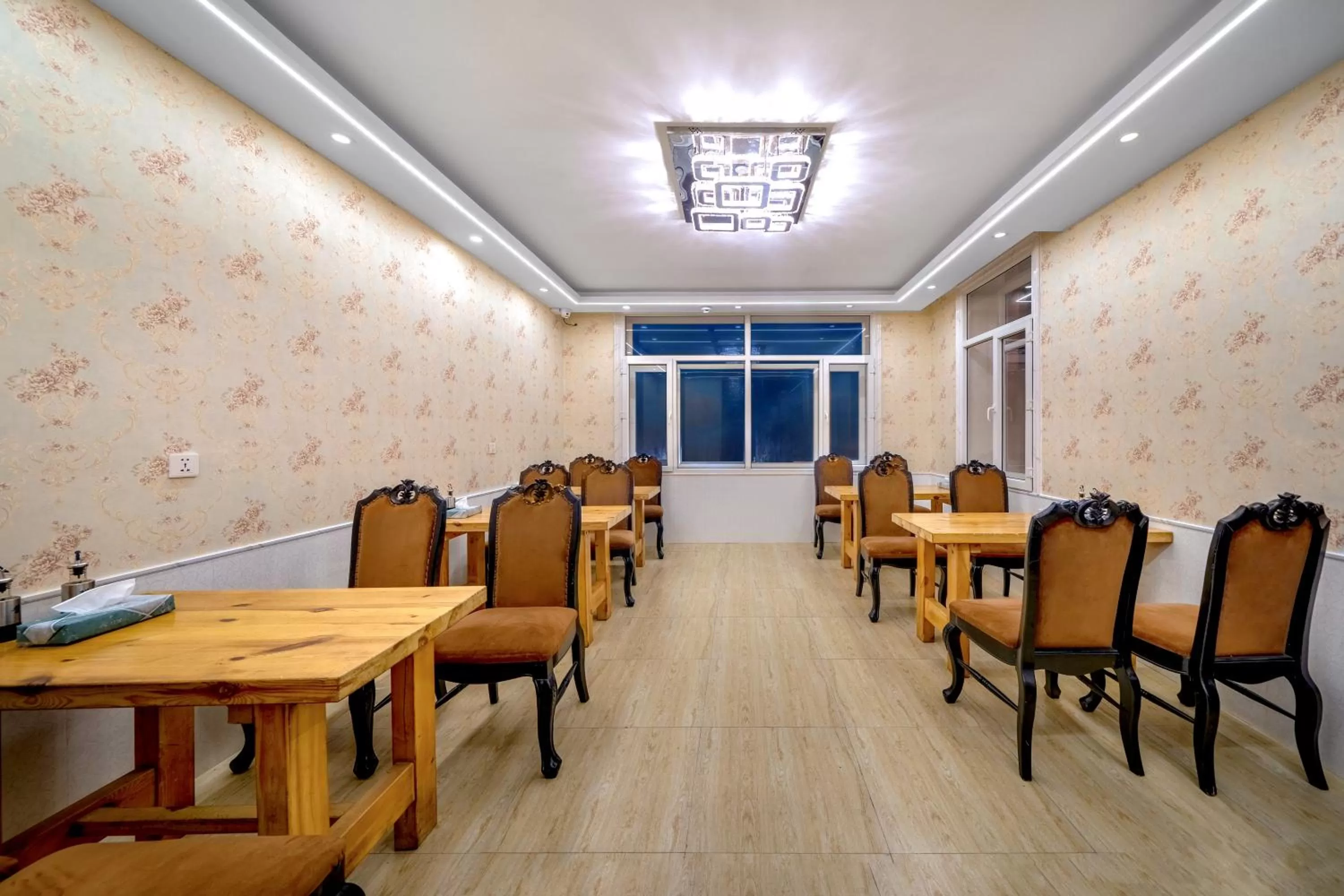 Restaurant/places to eat in XinQihang Hotel Harbin Taiping Airport
