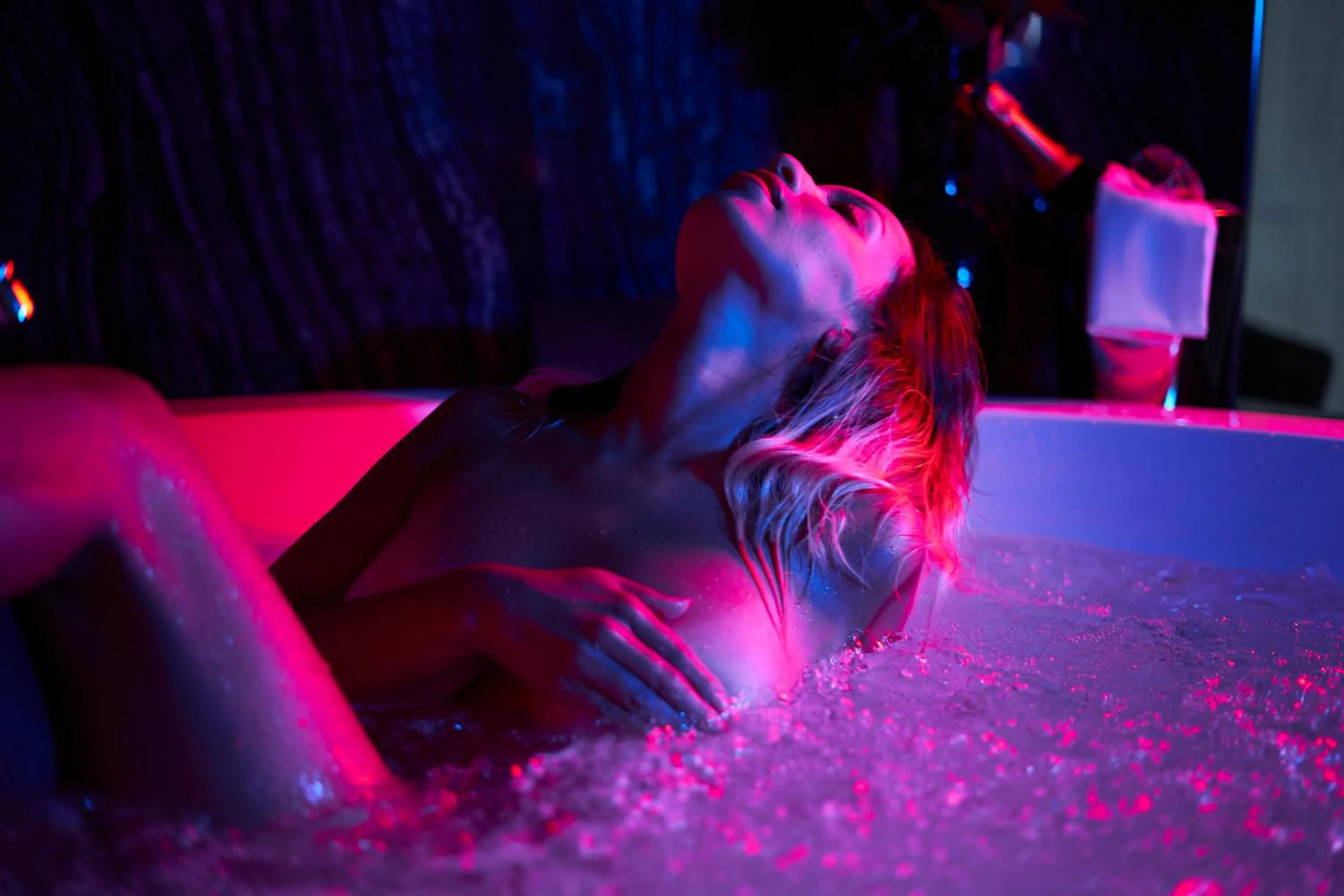 Hot Tub in Gregorio VII Luxury Suites San Damaso