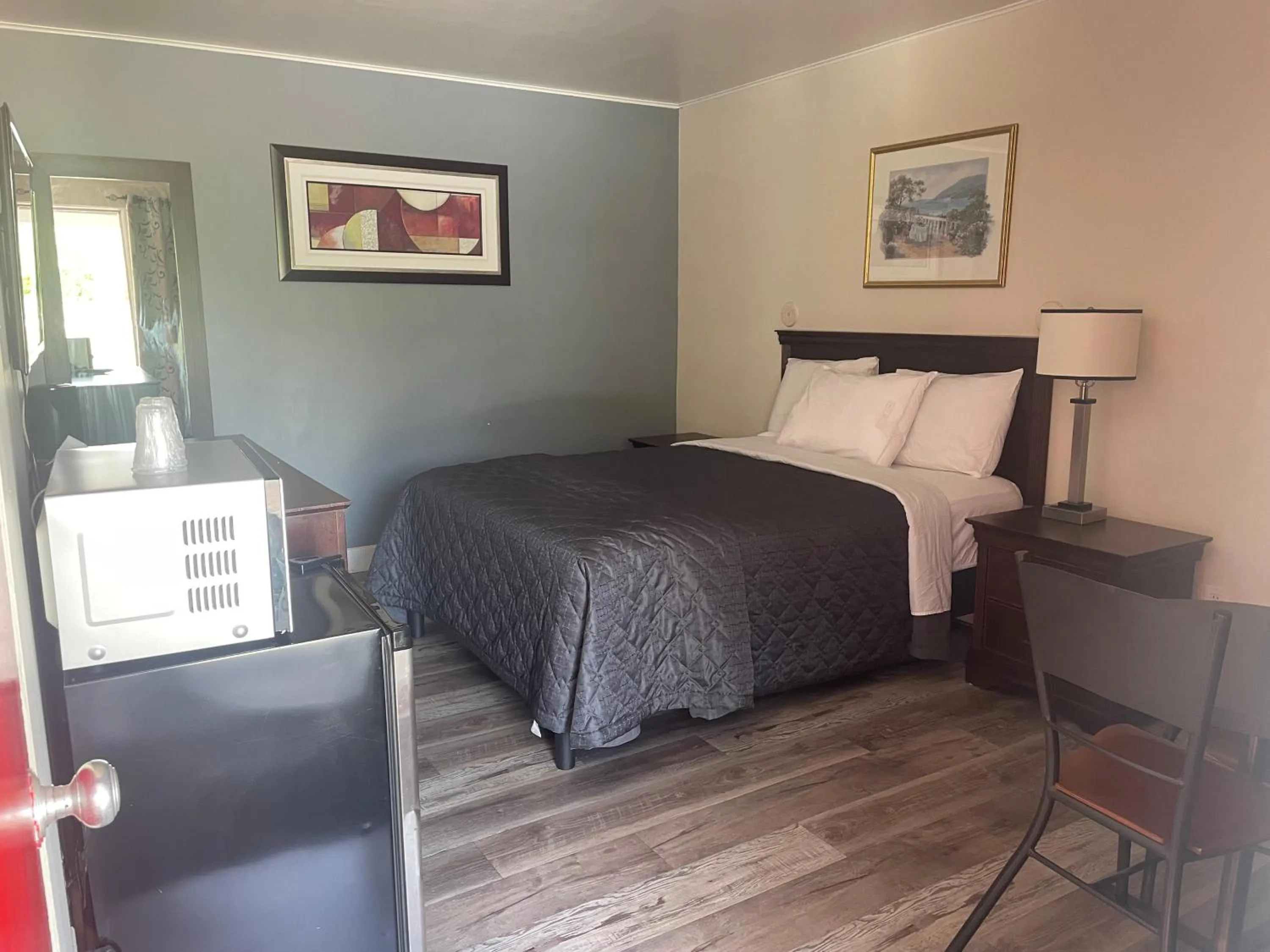 Bed in Nites Inn Motel