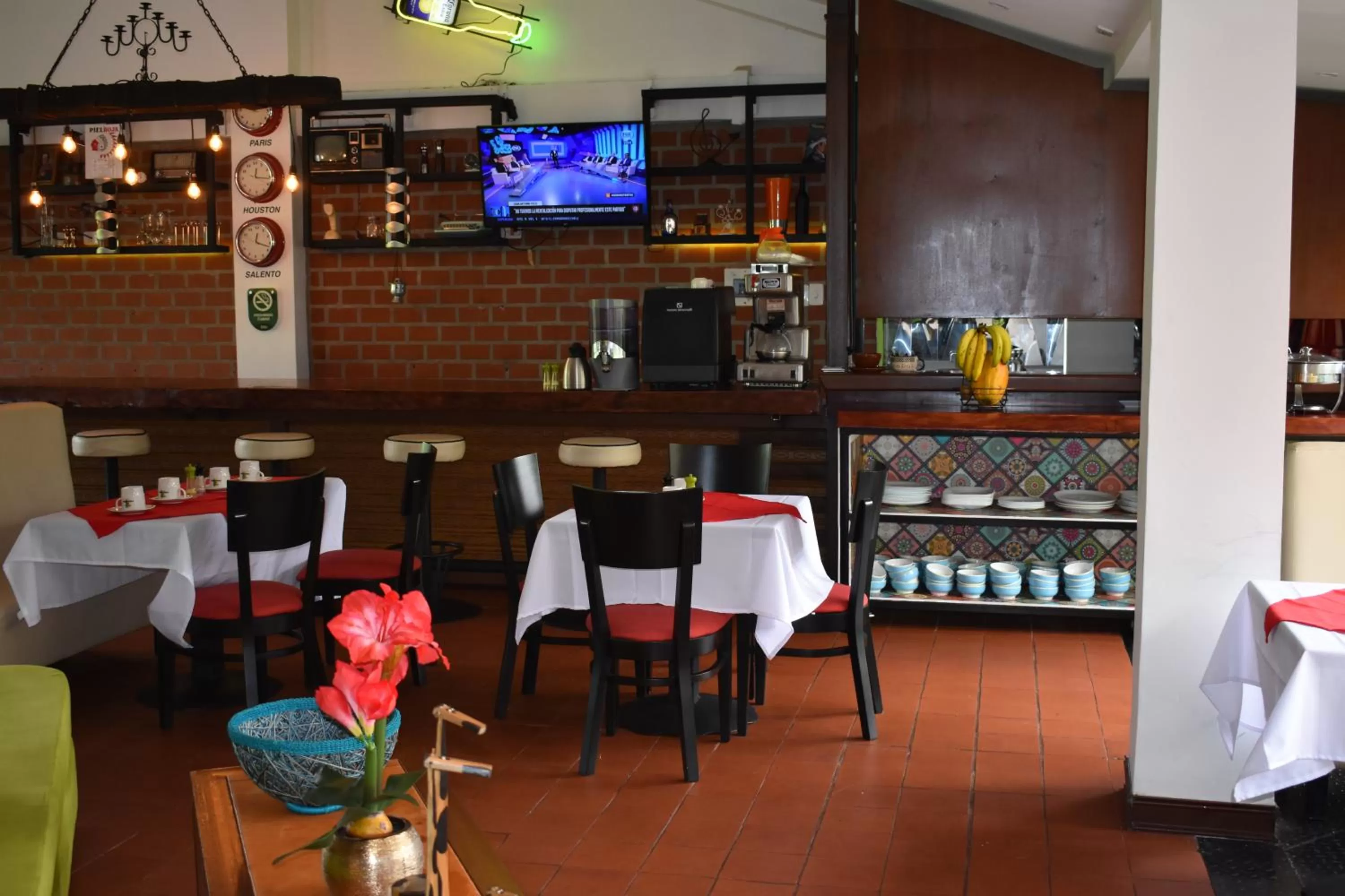 Restaurant/Places to Eat in Hotel Bambu Inn