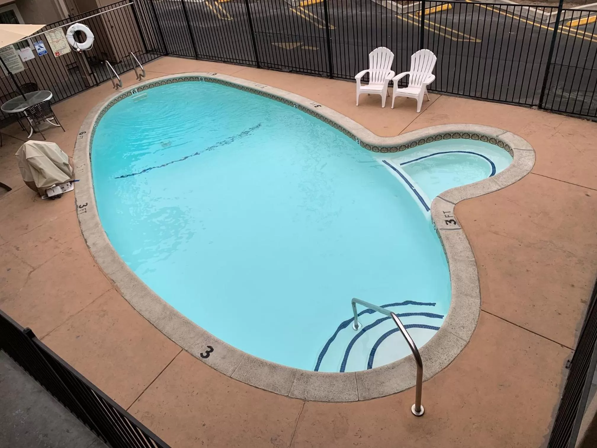 Swimming pool in Olive Tree Inn & Suites