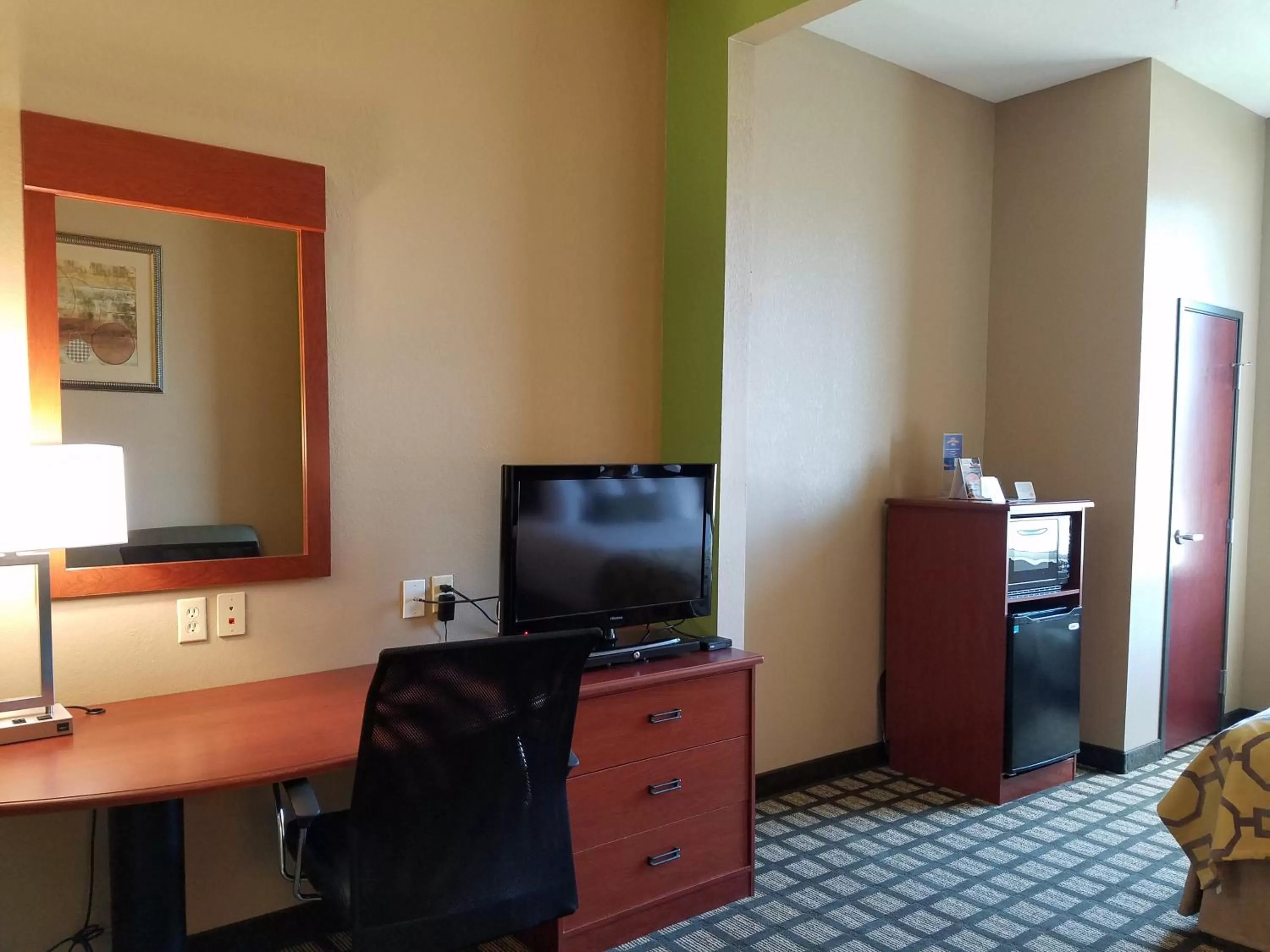 TV/Entertainment Center in Baymont by Wyndham Marrero