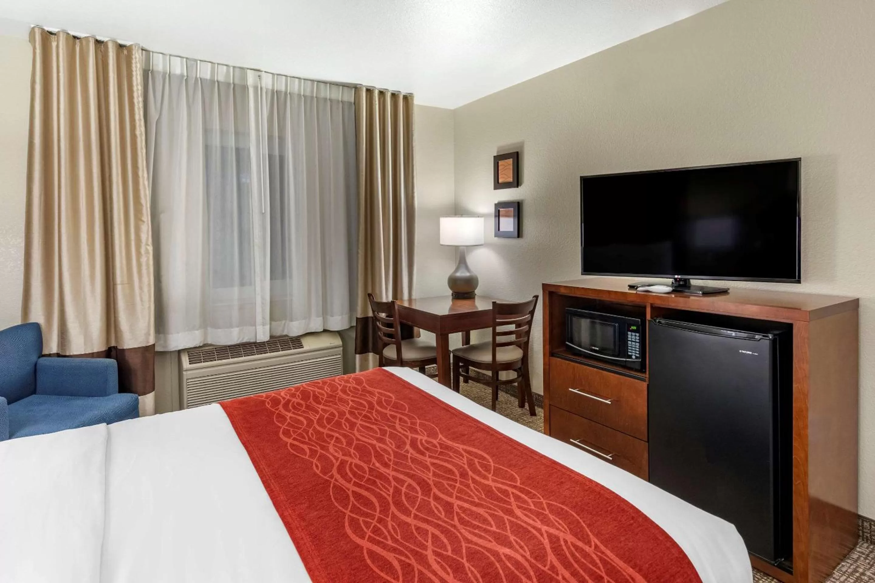 Bed in Comfort Inn Fontana