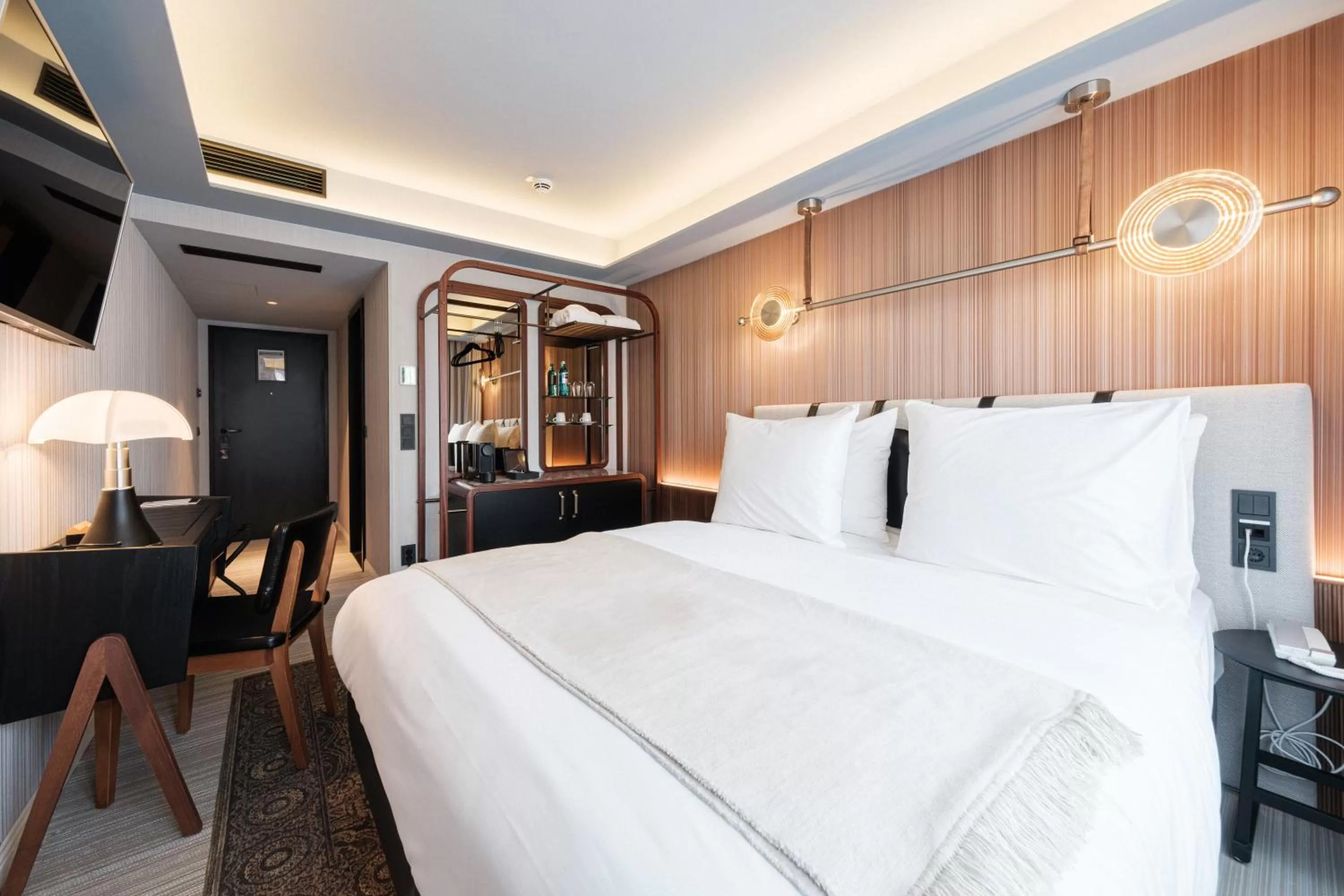 MUZE Hotel Dusseldorf - Handwritten Collection