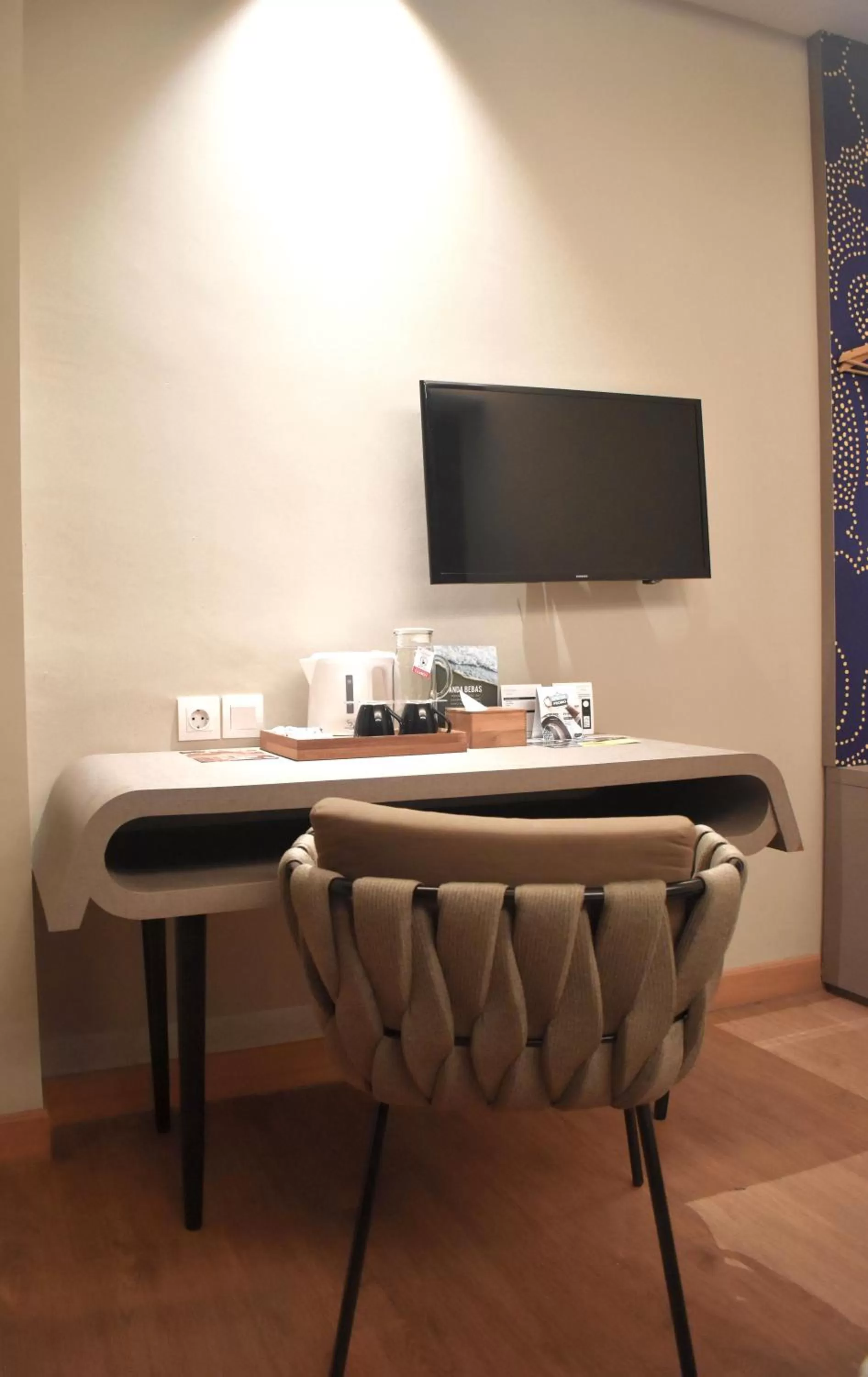 TV and multimedia in Luminor Hotel Airport Sidoarjo By WH , Best Choice and Strategic Location with a Rooftop area in Town