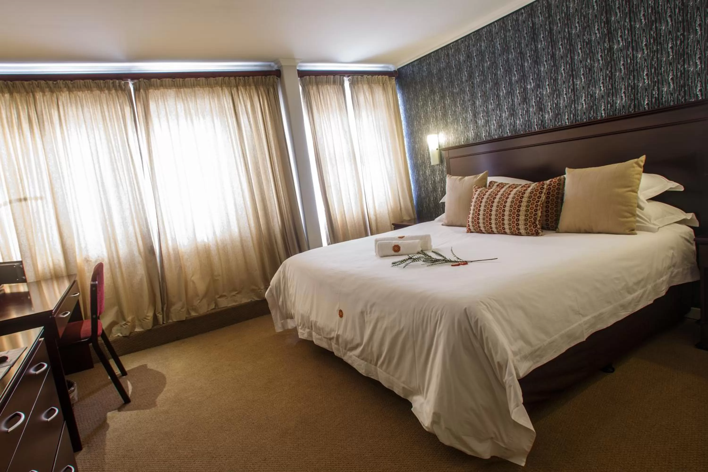 Photo of the whole room, Bed in Florida Park Hotel, Florida Road