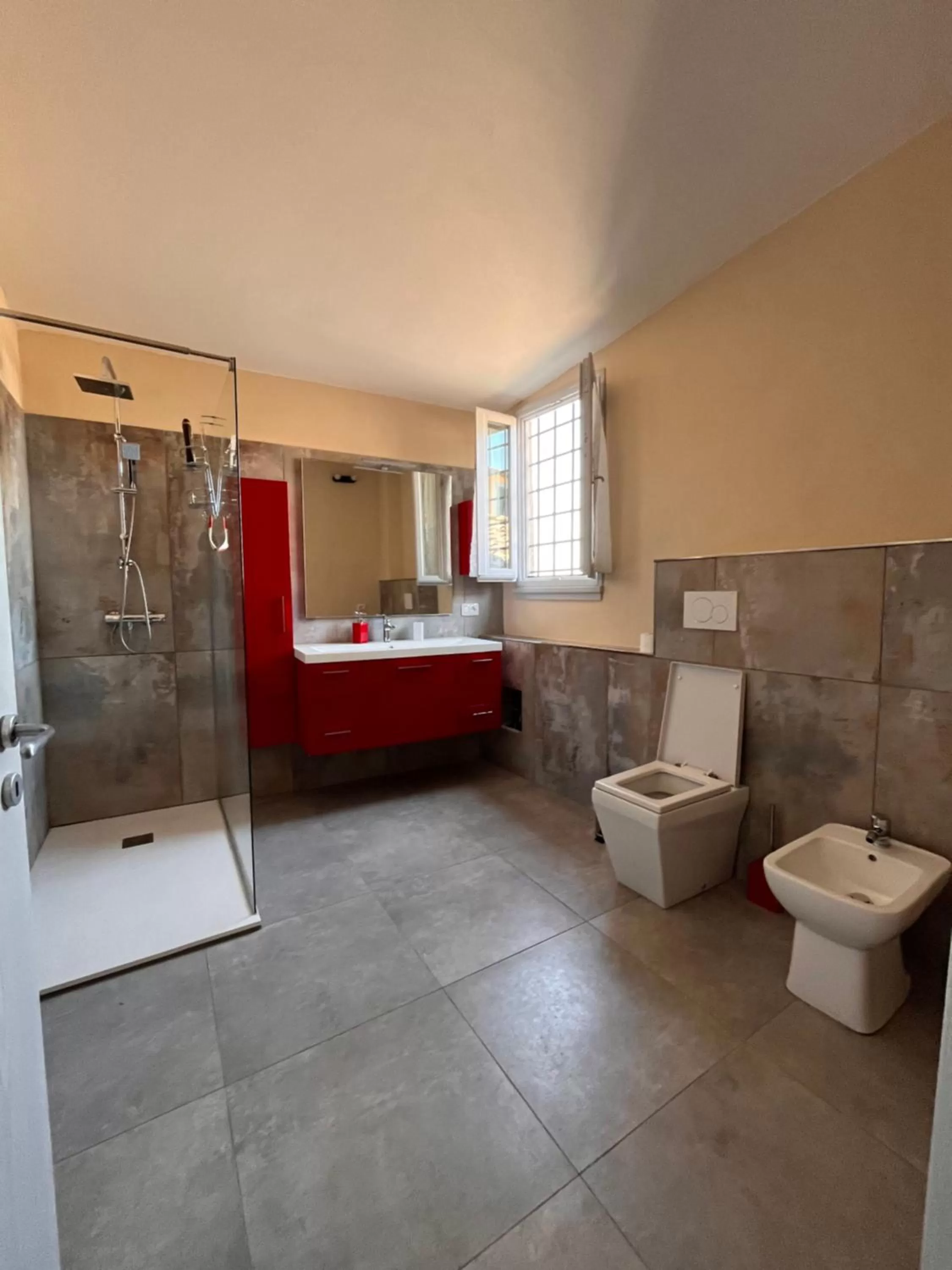 Shower in Tuscany Experience BnB