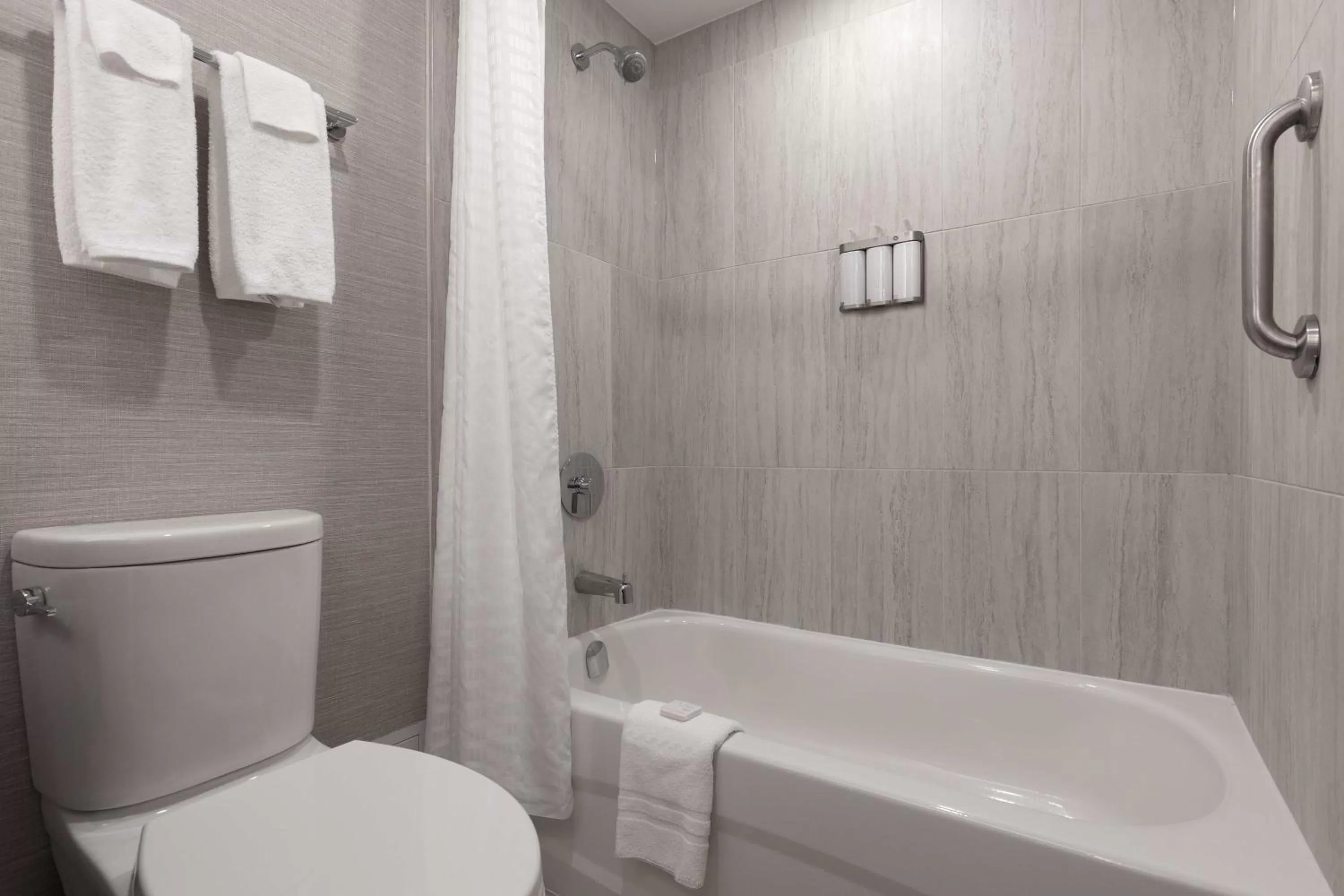 Bathroom in Valhalla Hotel & Conference Centre