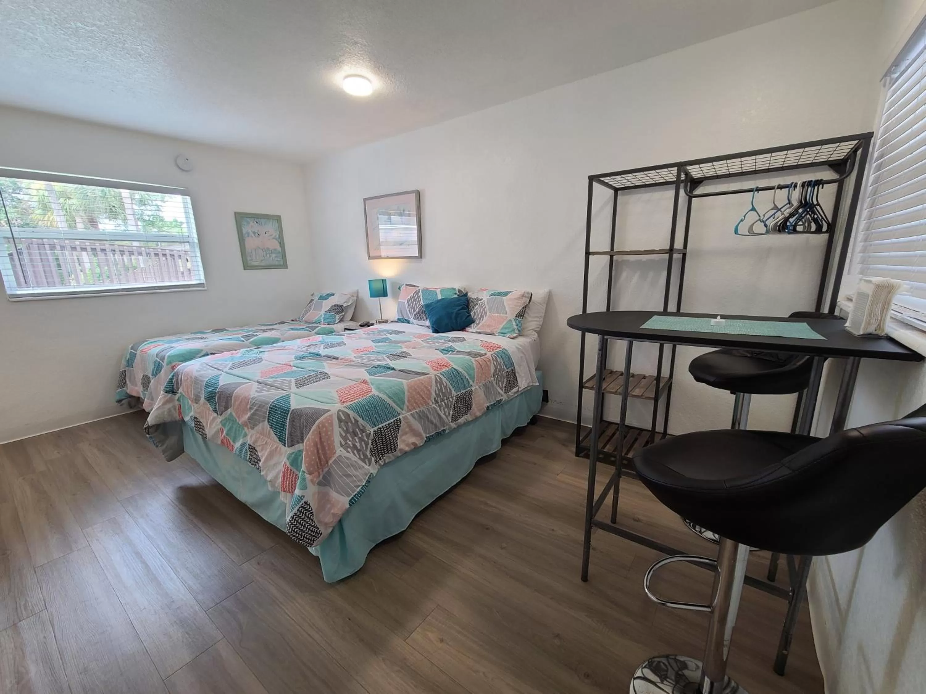 Bed in Sun Island Motel