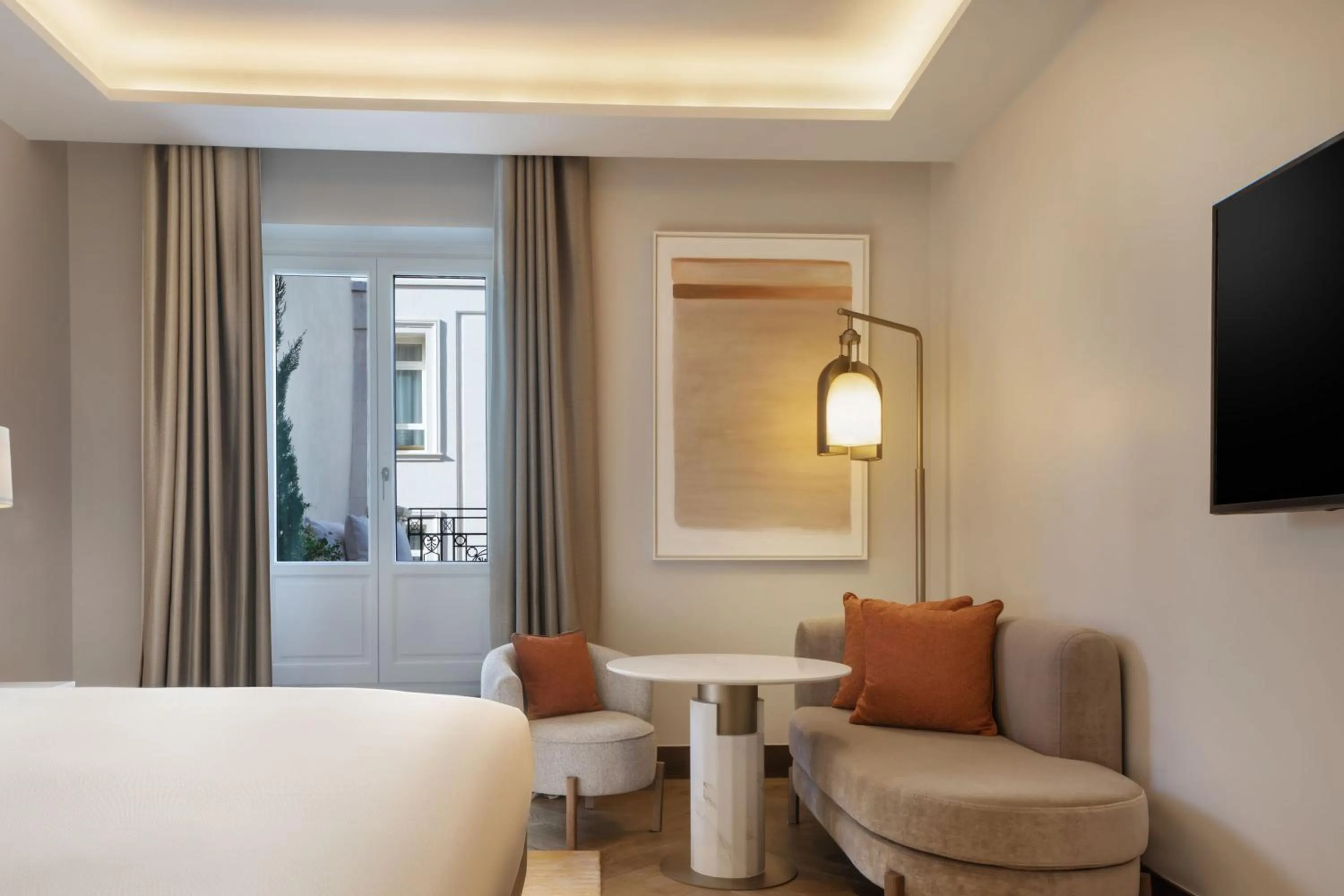 Photo of the whole room in JW Marriott Hotel Madrid