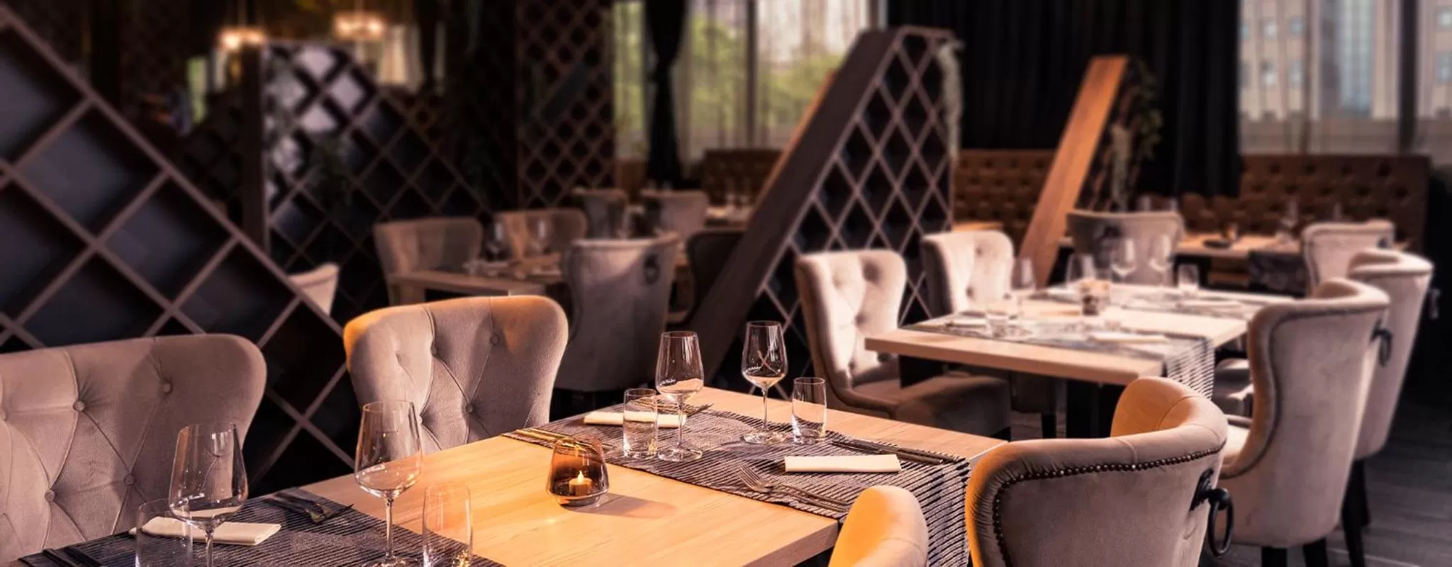 Restaurant/places to eat in Admiral Hotel