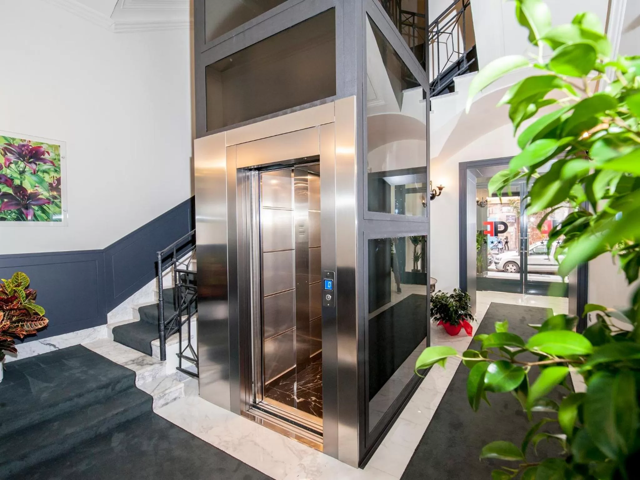 Facade/entrance in Palazzo Firenze