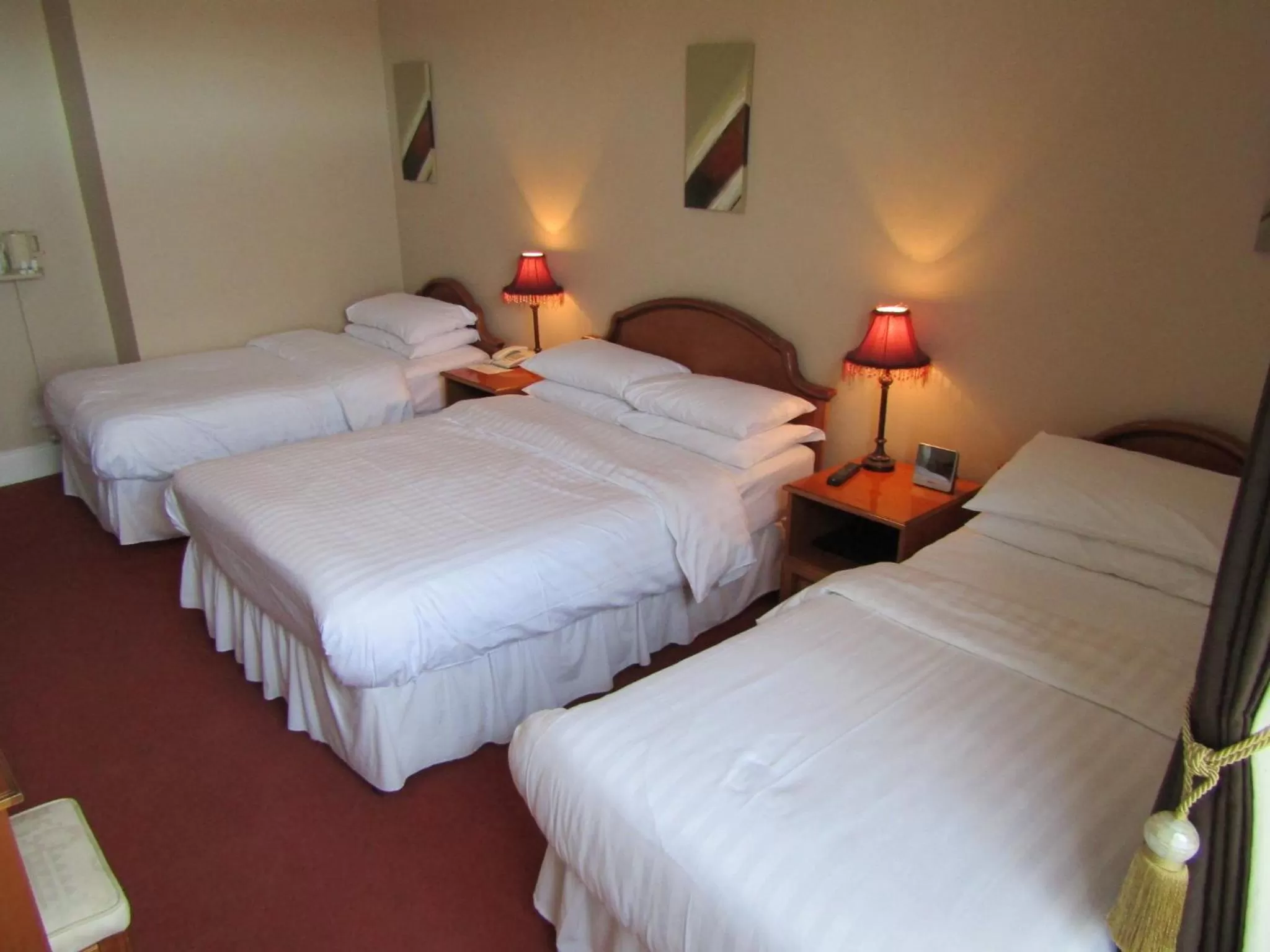 Bed in Darnley Lodge Hotel