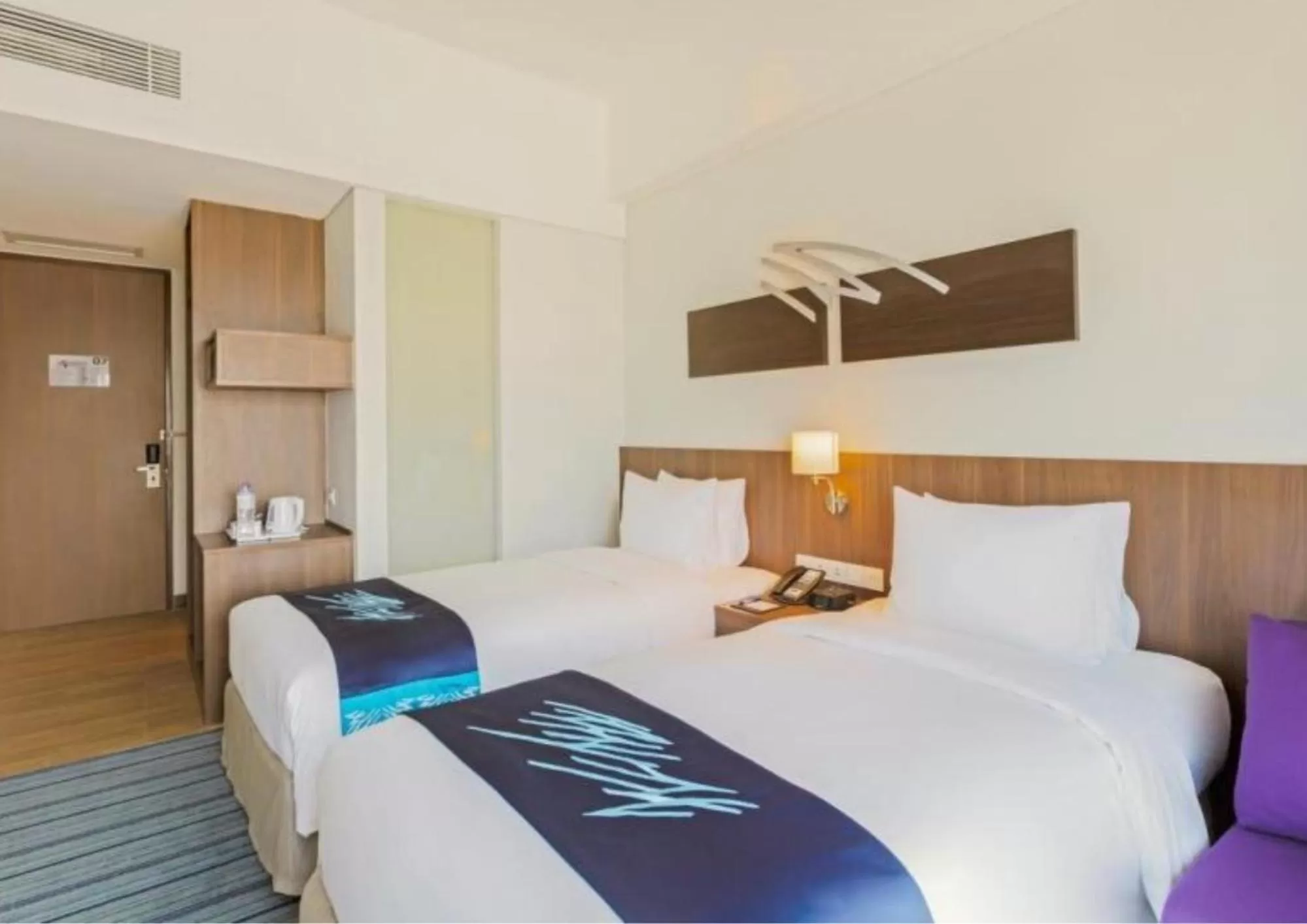 Photo of the whole room, Bed in Holiday Inn Express Jakarta Pluit Citygate by IHG