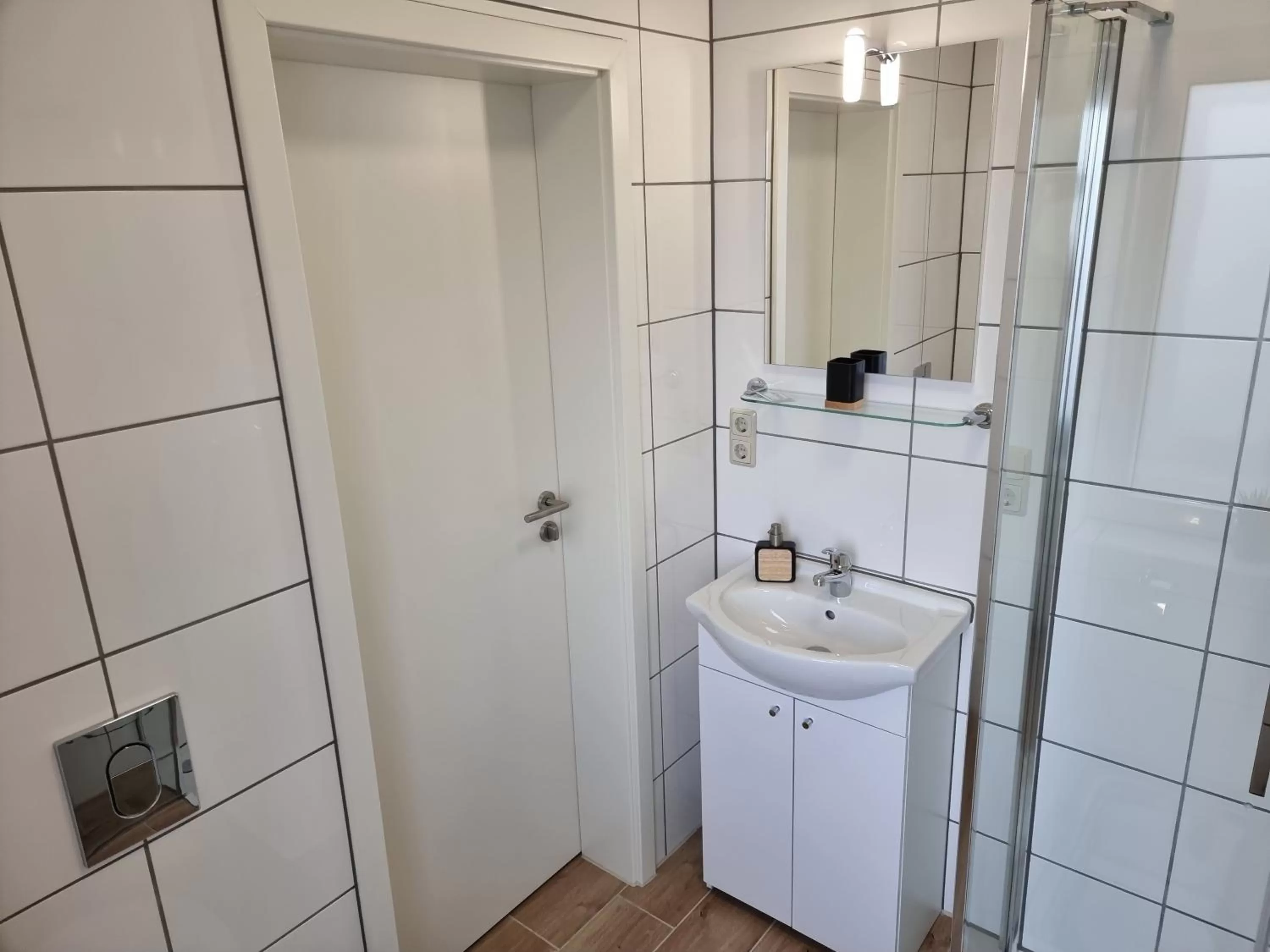 Shower in Gästehaus Grunewald Bed & Breakfast