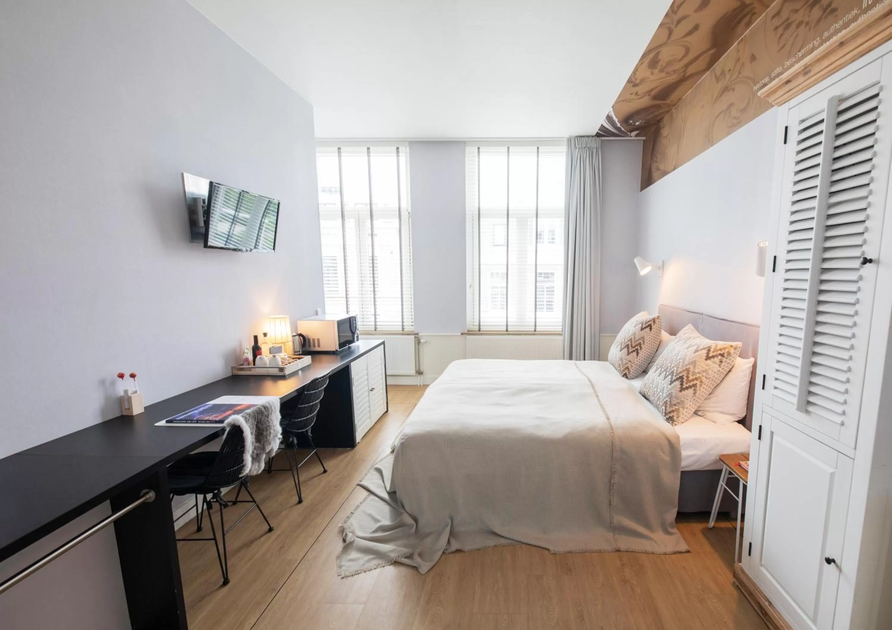 Photo of the whole room, Bed in Stadsvilla Hotel Mozaic Den Haag