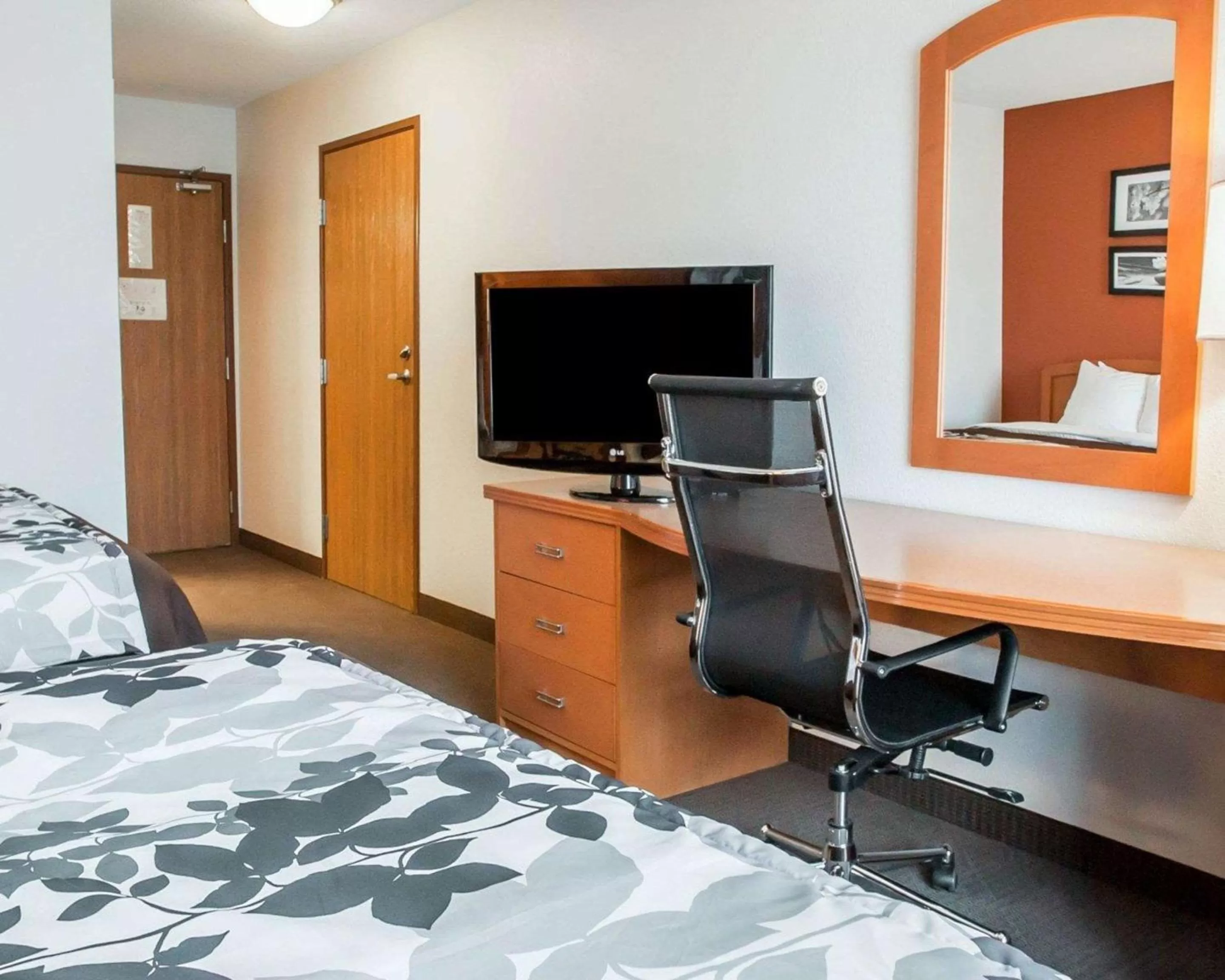 Photo of the whole room, Bed in Sleep Inn & Suites Lake of the Ozarks