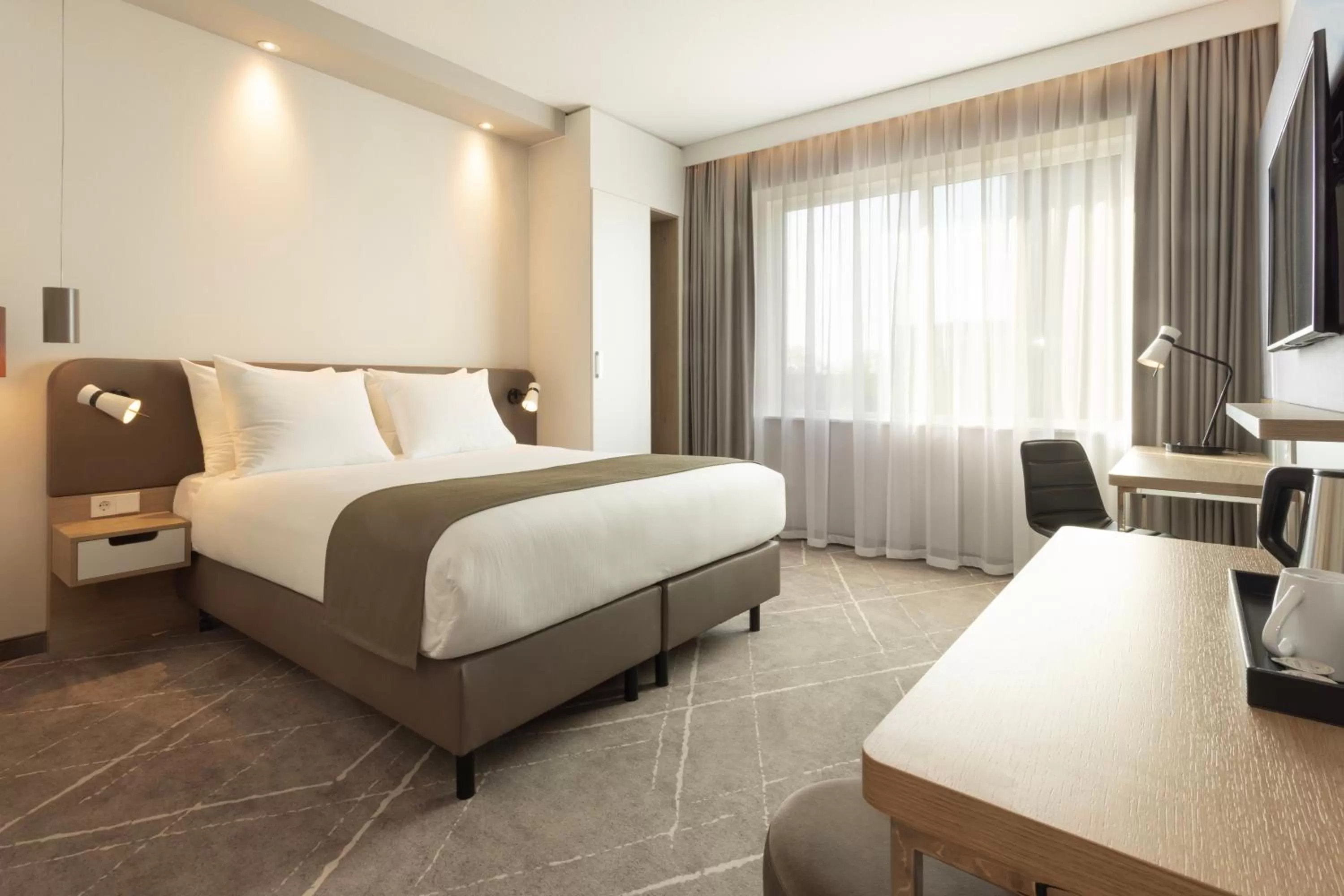 Bed in Holiday Inn - Eindhoven Airport by IHG