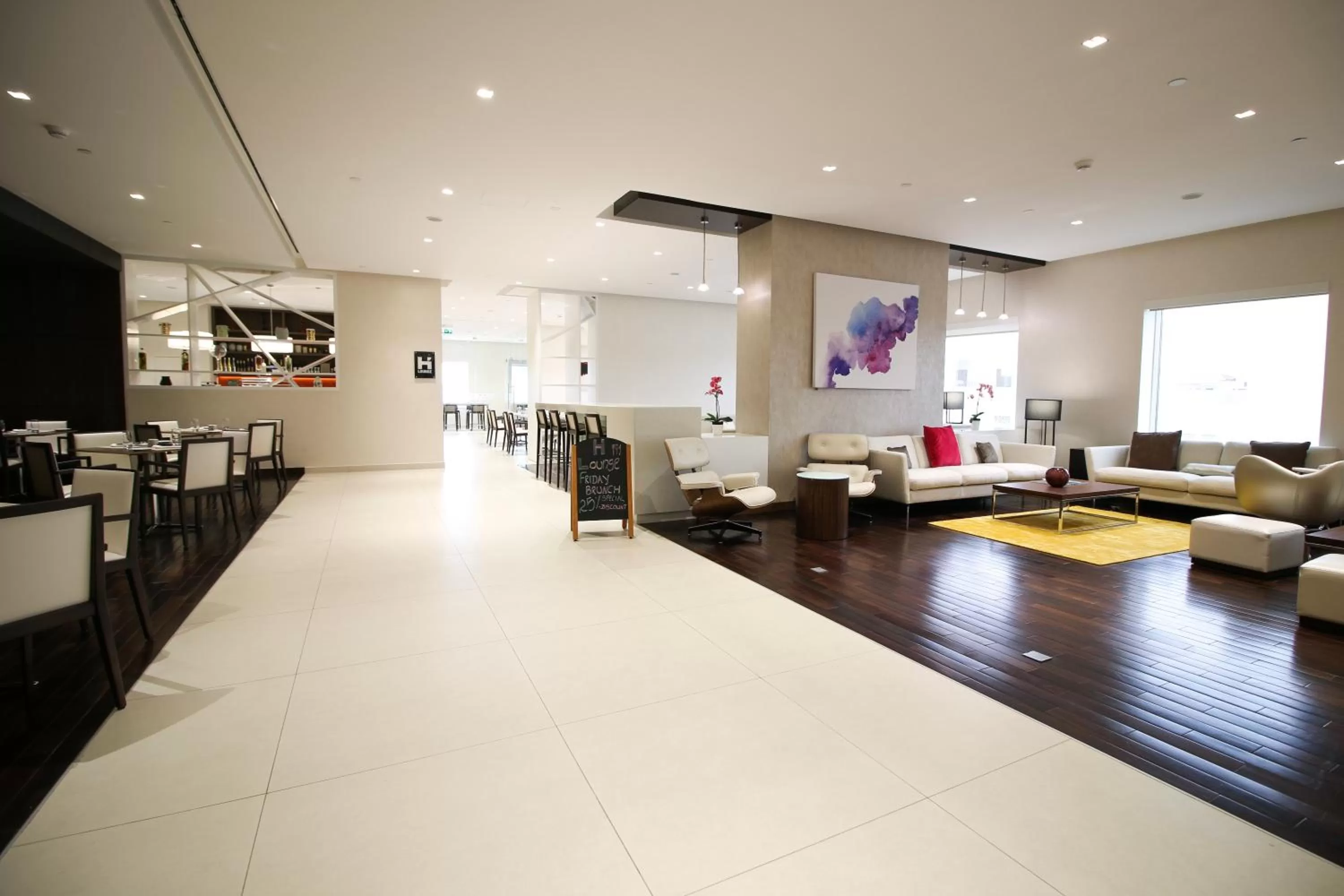 Lounge or bar in Hyatt House Jeddah Sari Street