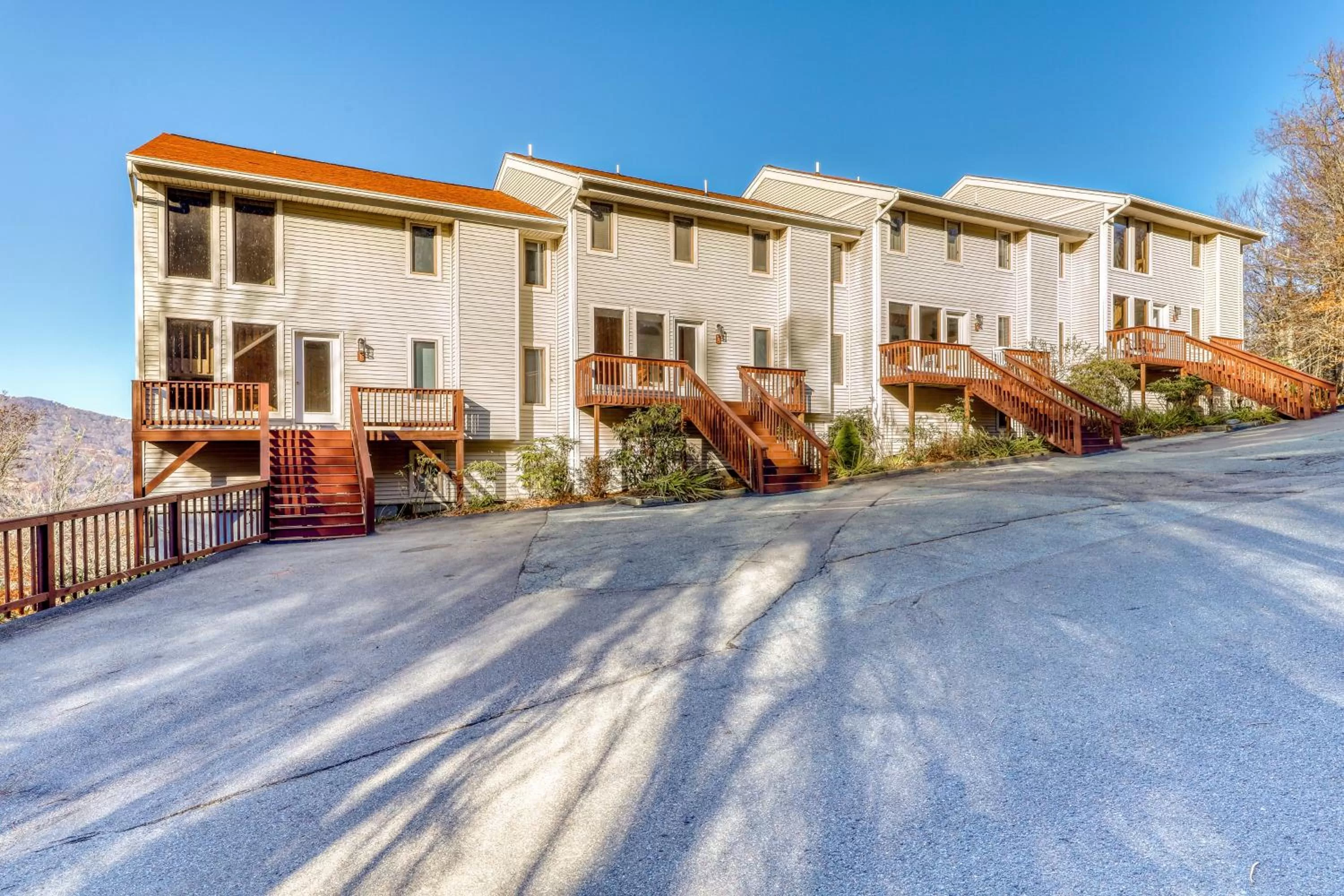 Property Building in Crest 200I