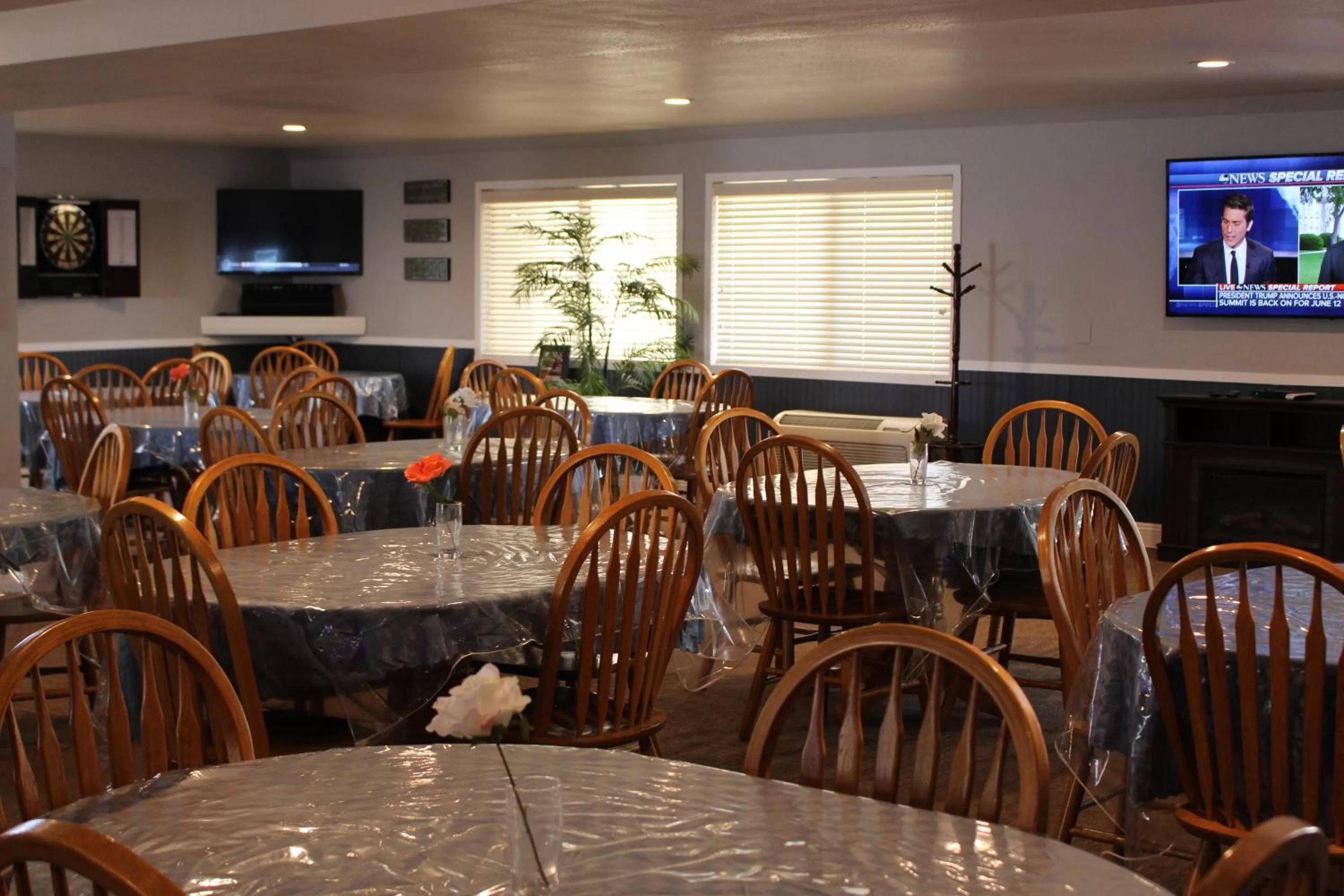 Restaurant/places to eat in O'Cairns Inn and Suites