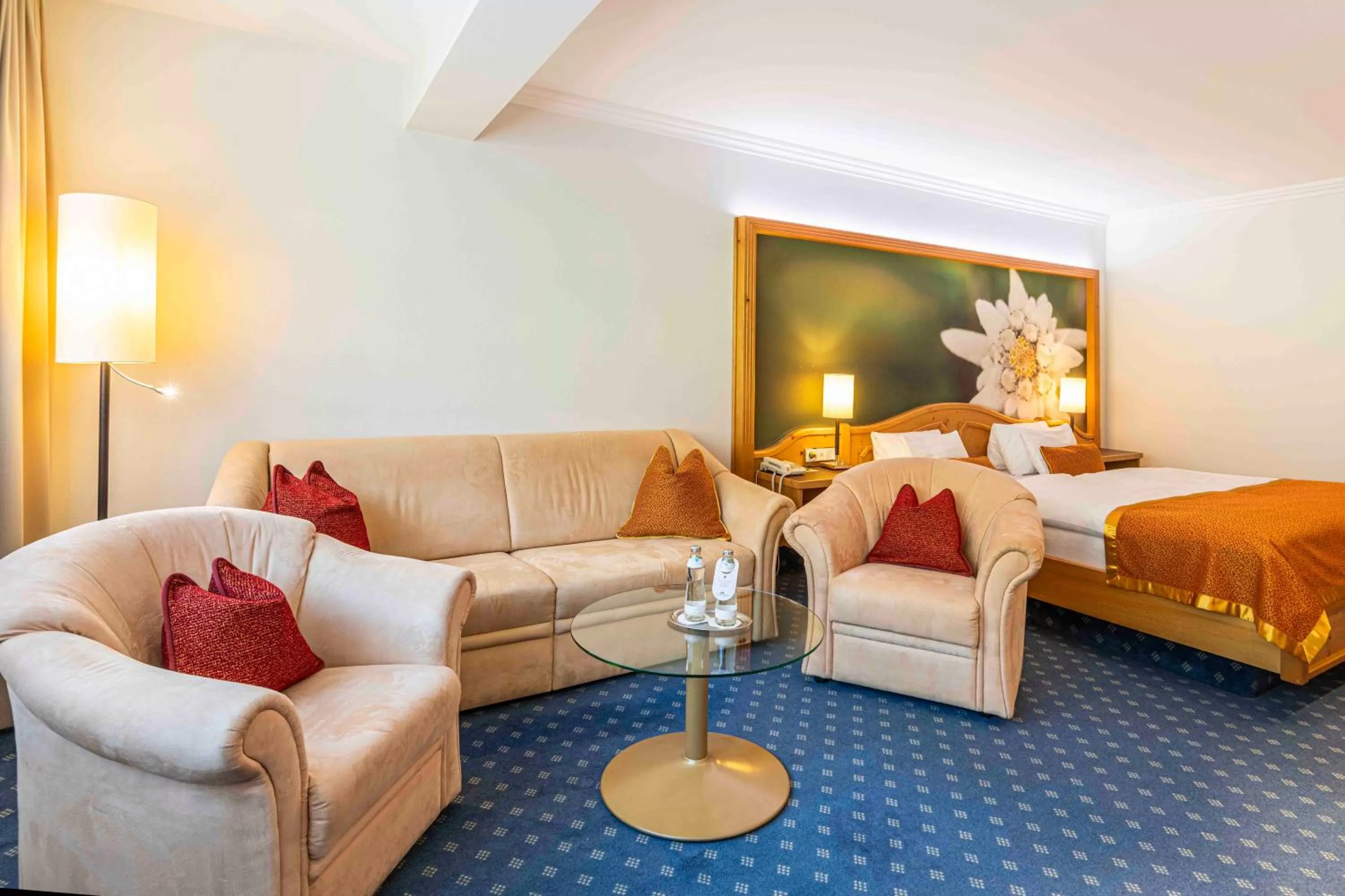 Seating area, Bed in EUROPÄISCHER HOF Bad Gastein