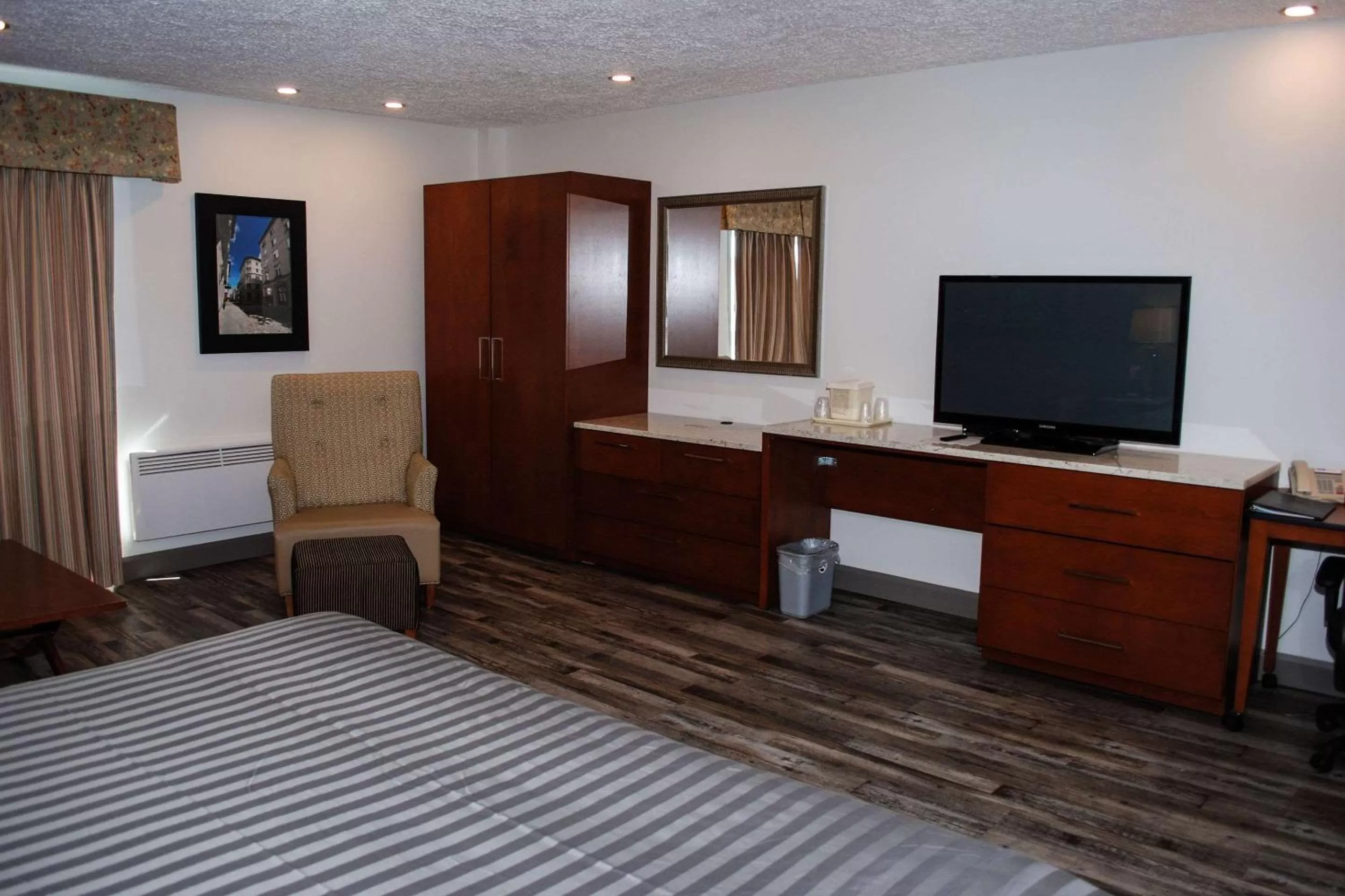 Photo of the whole room, Bed in Rodeway Inn