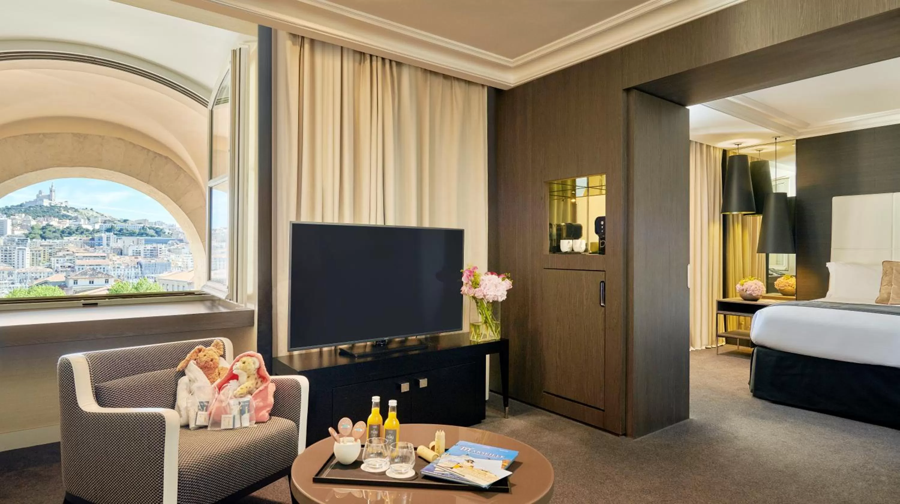 TV and multimedia, Bed in InterContinental Marseille - Hotel Dieu by IHG