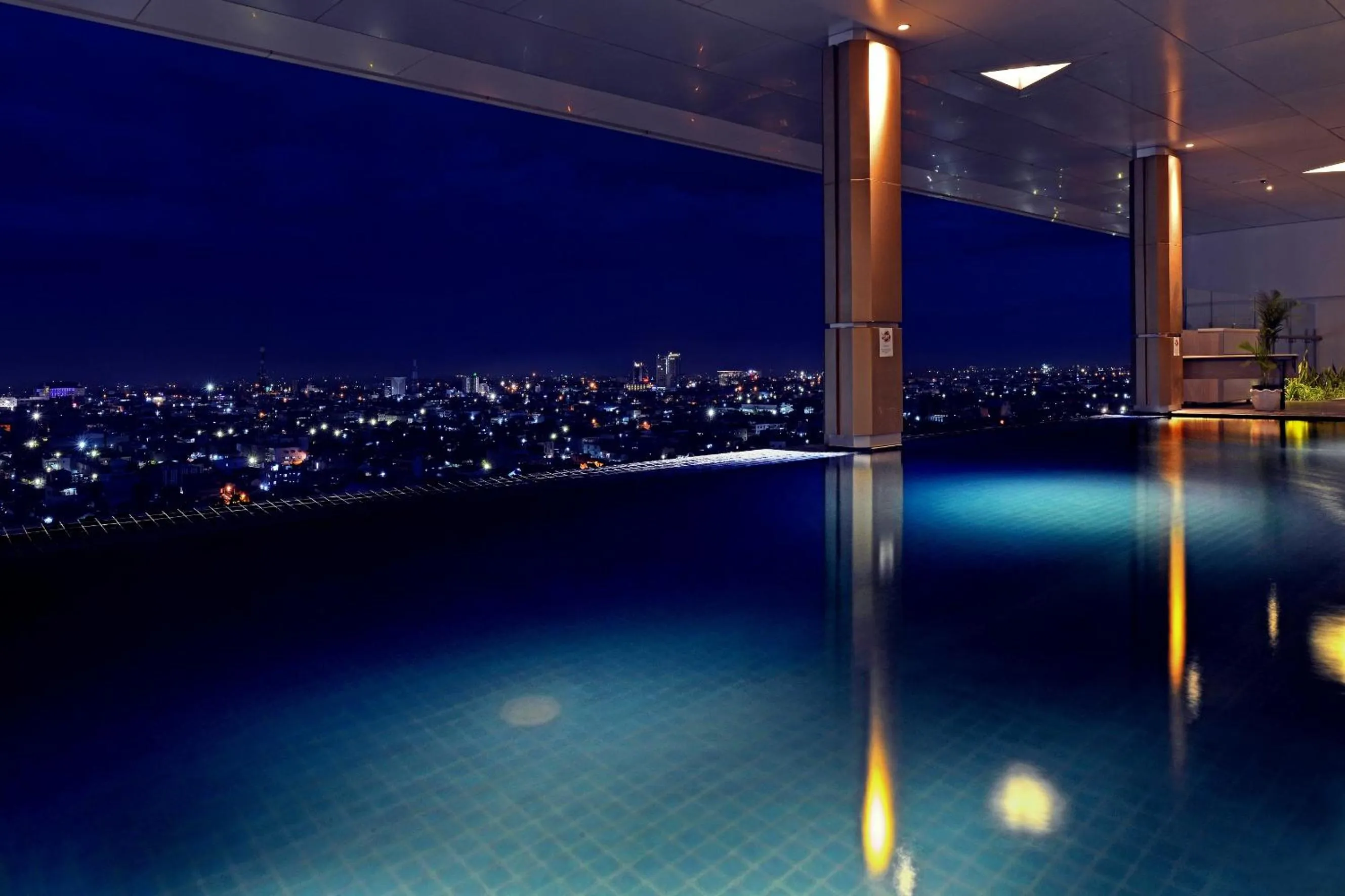 Swimming pool in FOX Hotel Pekanbaru