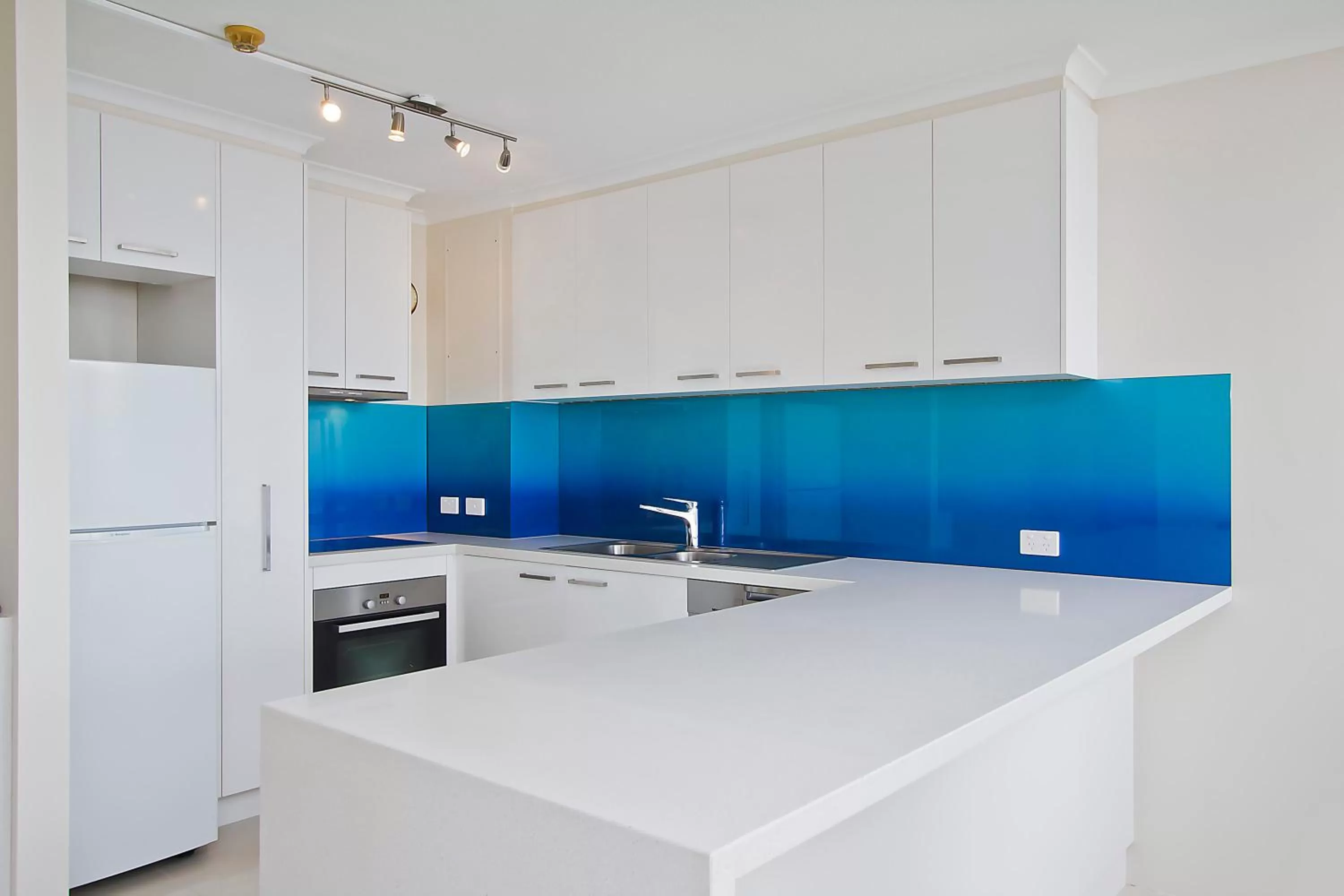 Kitchen or kitchenette in South Pacific Plaza - Official