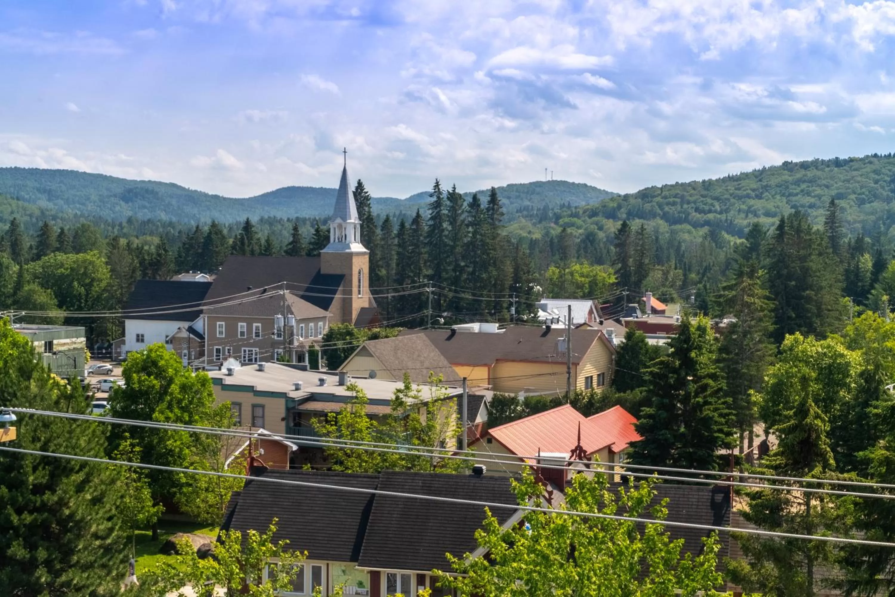 Mountain view in Hôtel Val-David - Appartements de la Gare