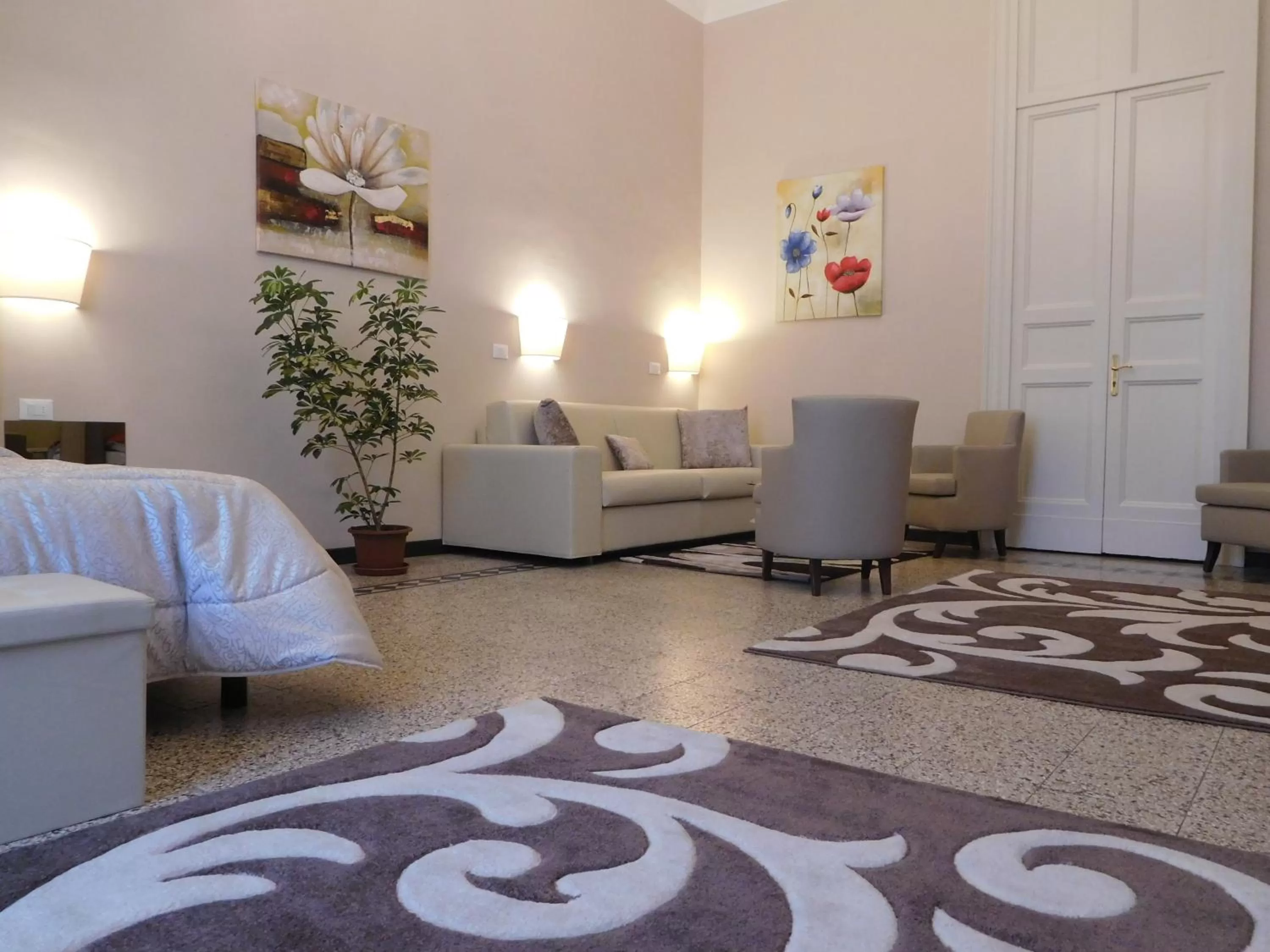 Photo of the whole room in Moonlight Hotel&Suites