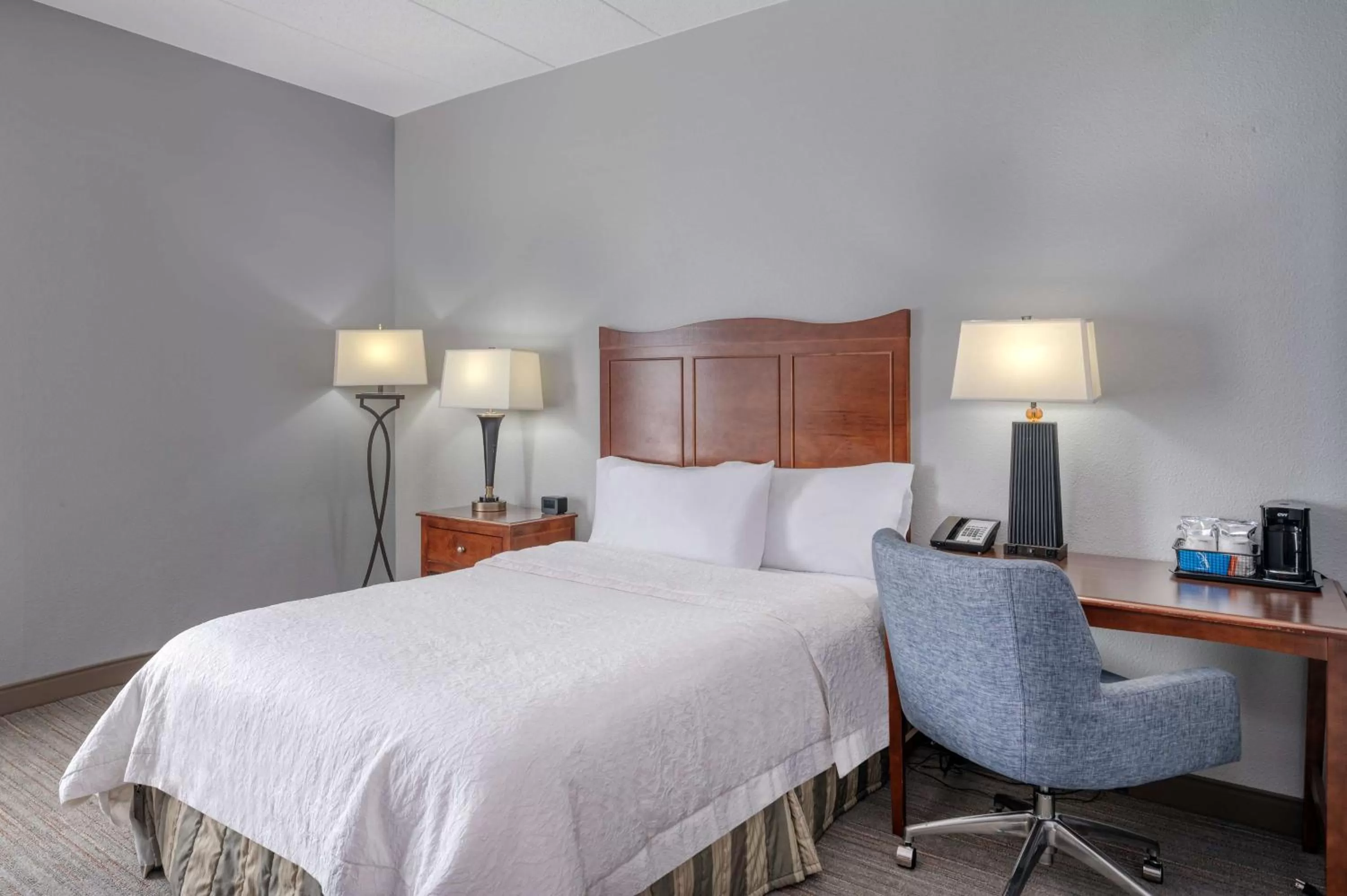 Bedroom, Bed in Hampton Inn Baltimore/White Marsh