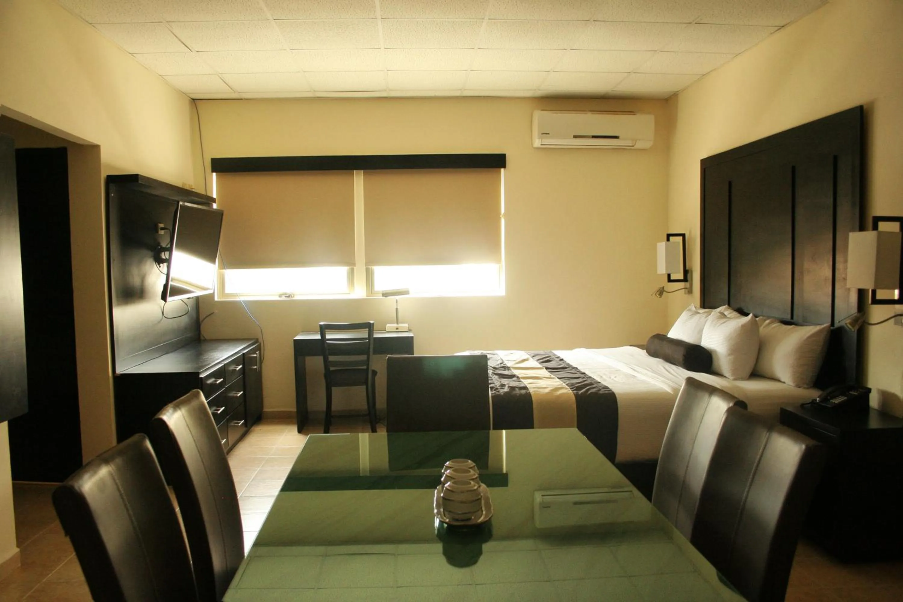 Photo of the whole room, Bed in Hotel El Camino Inn & Suites