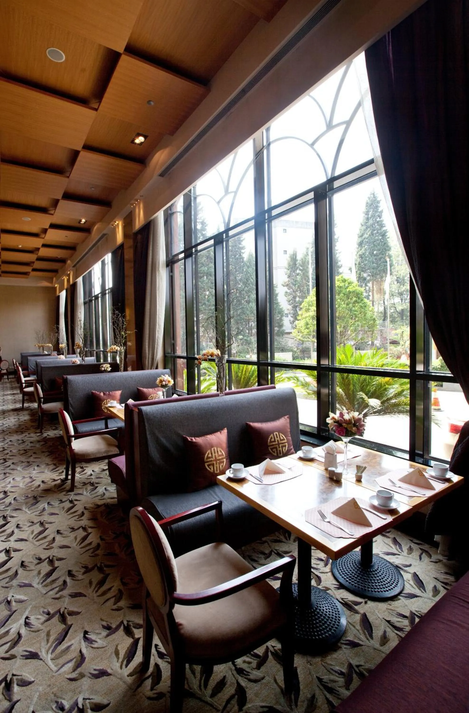 Restaurant/places to eat in Green Lake Hotel