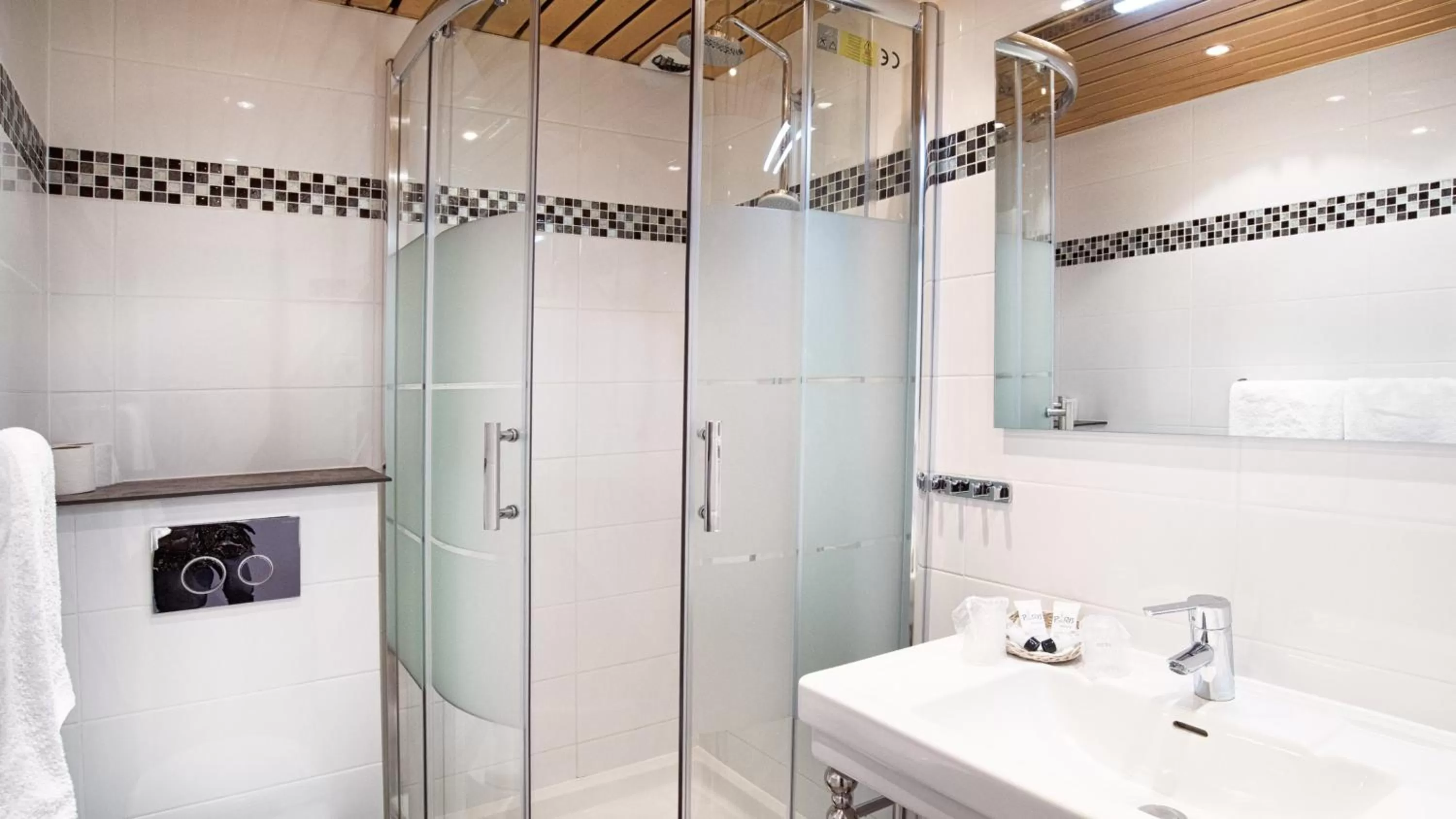 Property building in Hôtel De Venise