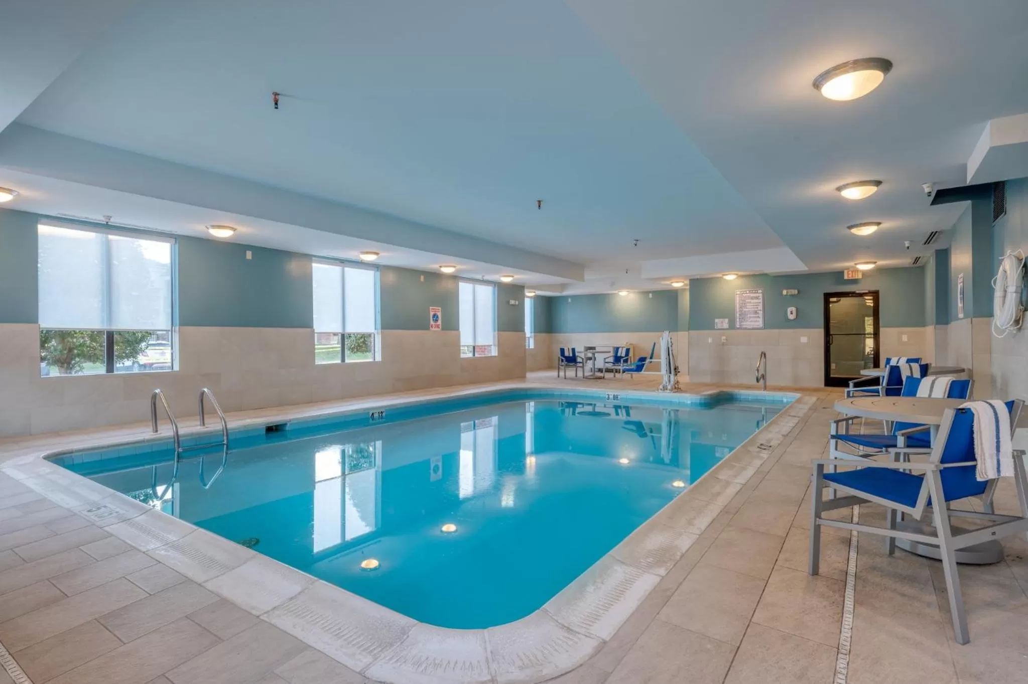 Swimming pool in Holiday Inn Express Hotel & Suites Thornburg-S. Fredericksburg by IHG