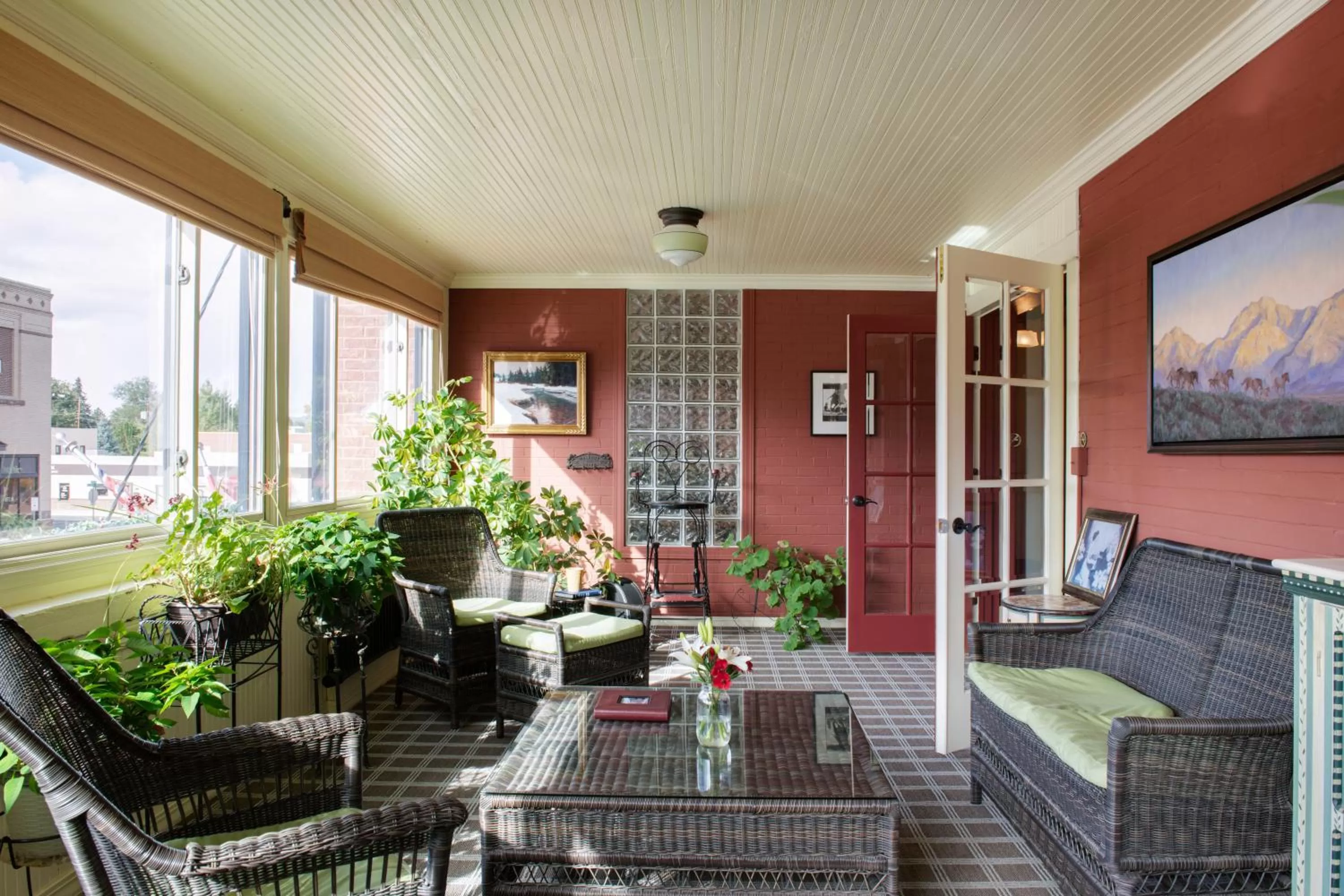 Lounge or bar in Chamberlin Inn