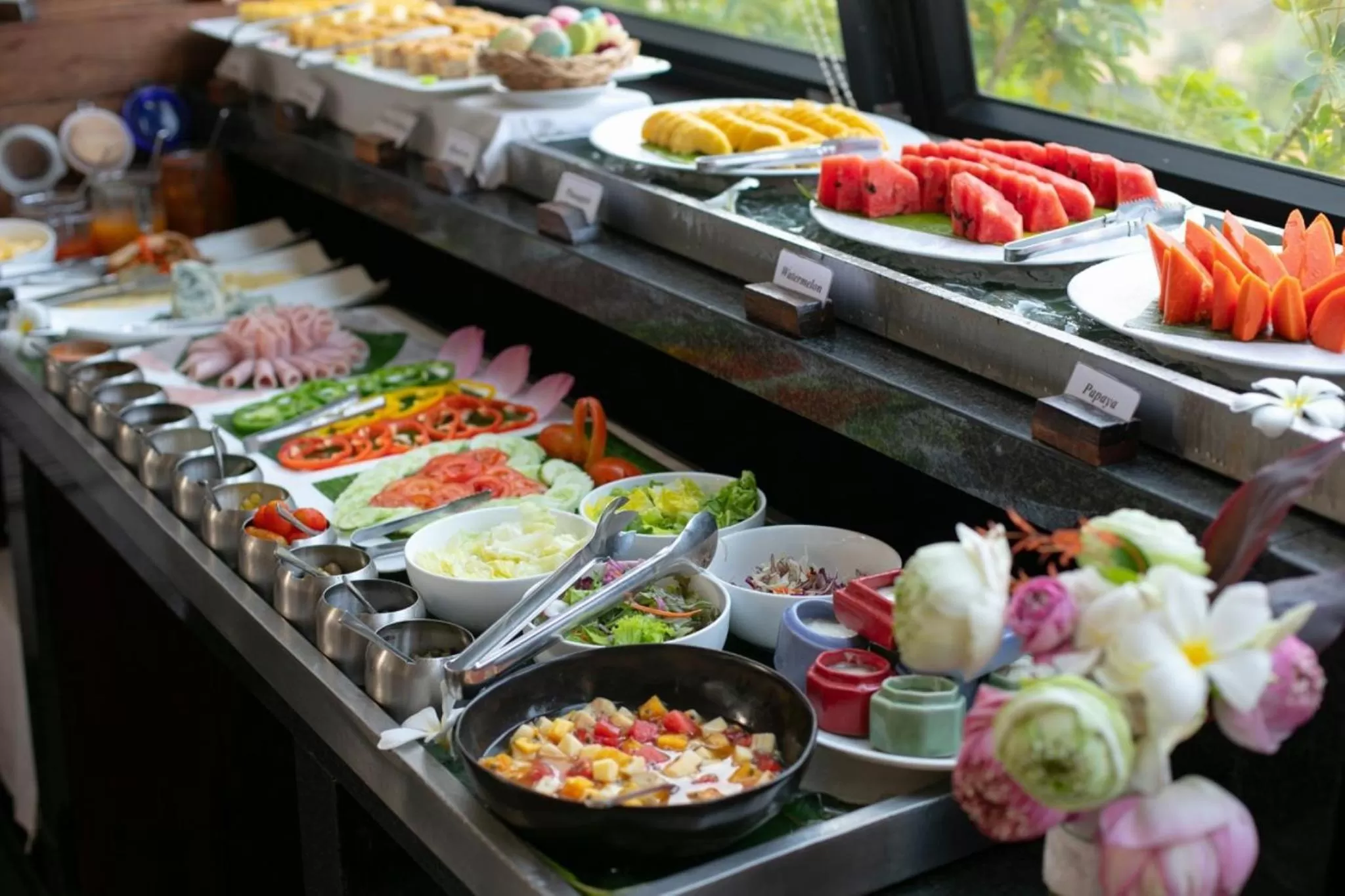 Buffet breakfast in HARI Residence & Spa