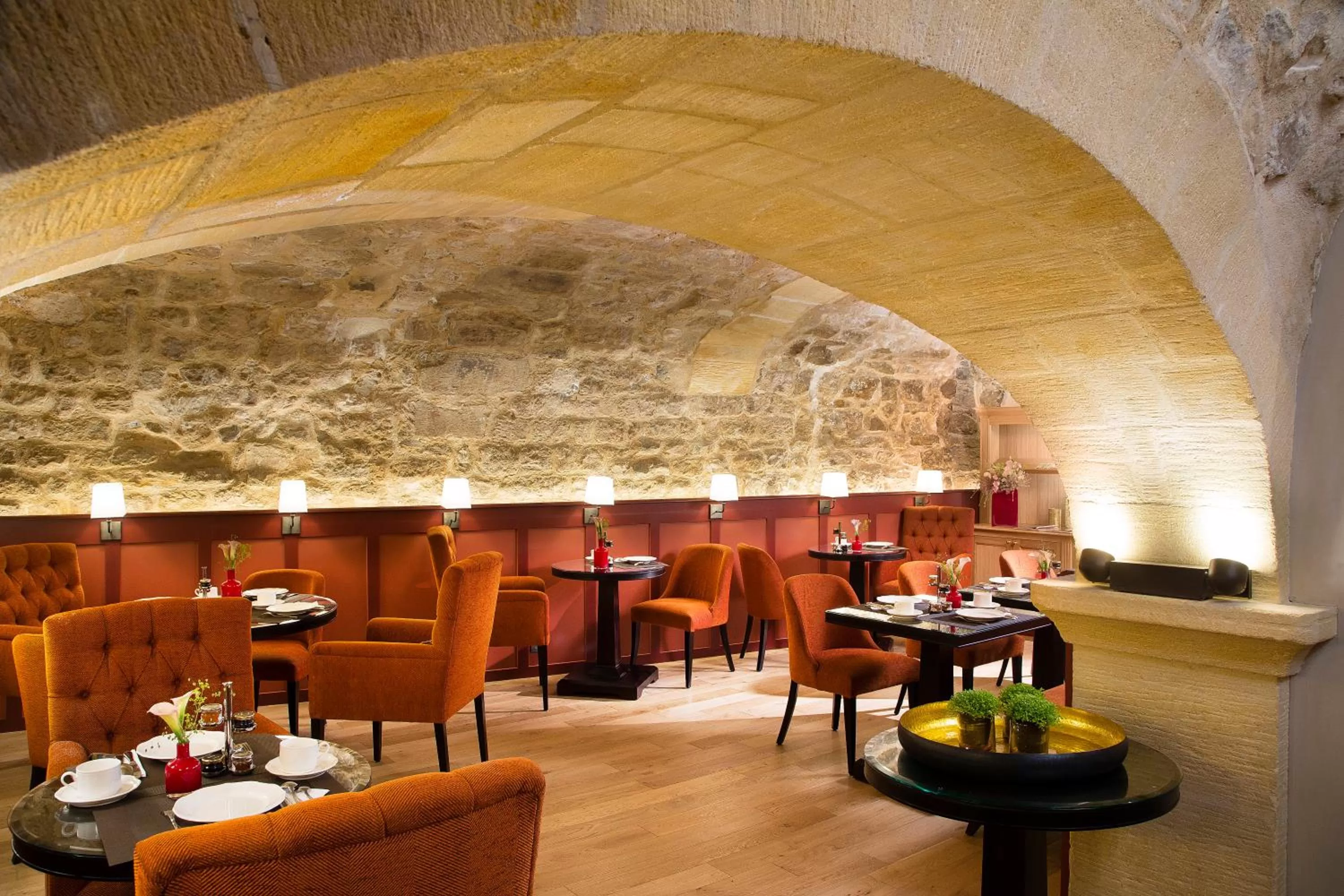 Restaurant/places to eat in Les Tournelles