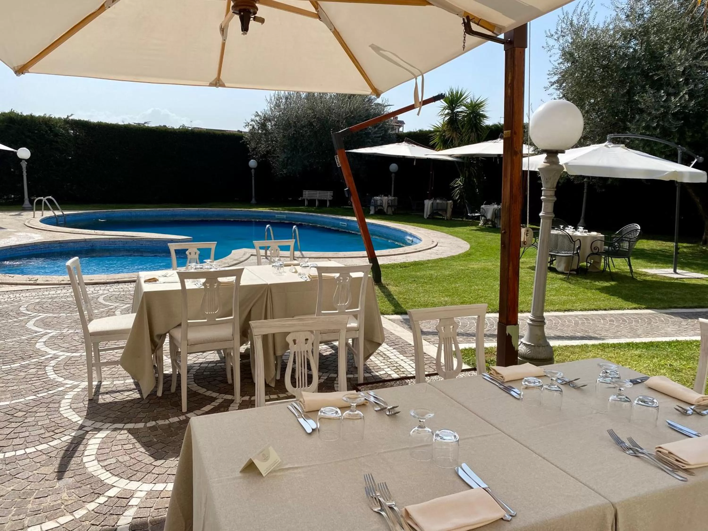 Swimming pool in Park Hotel Imperatore Adriano