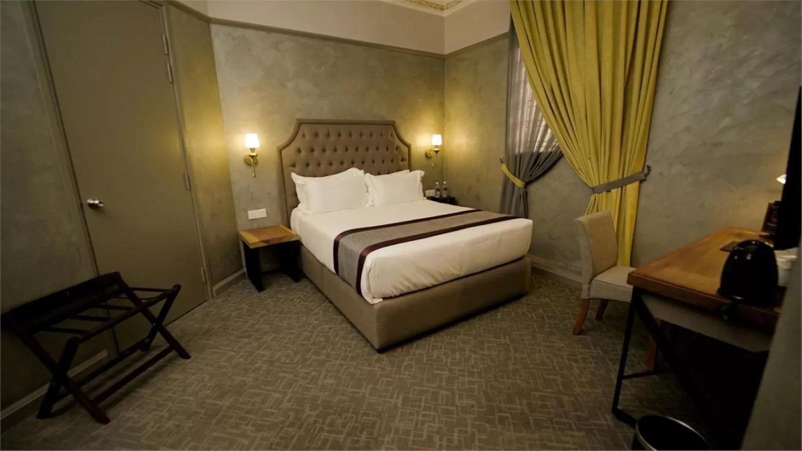 Bed in 1969 Business Suites @ Ipoh Garden