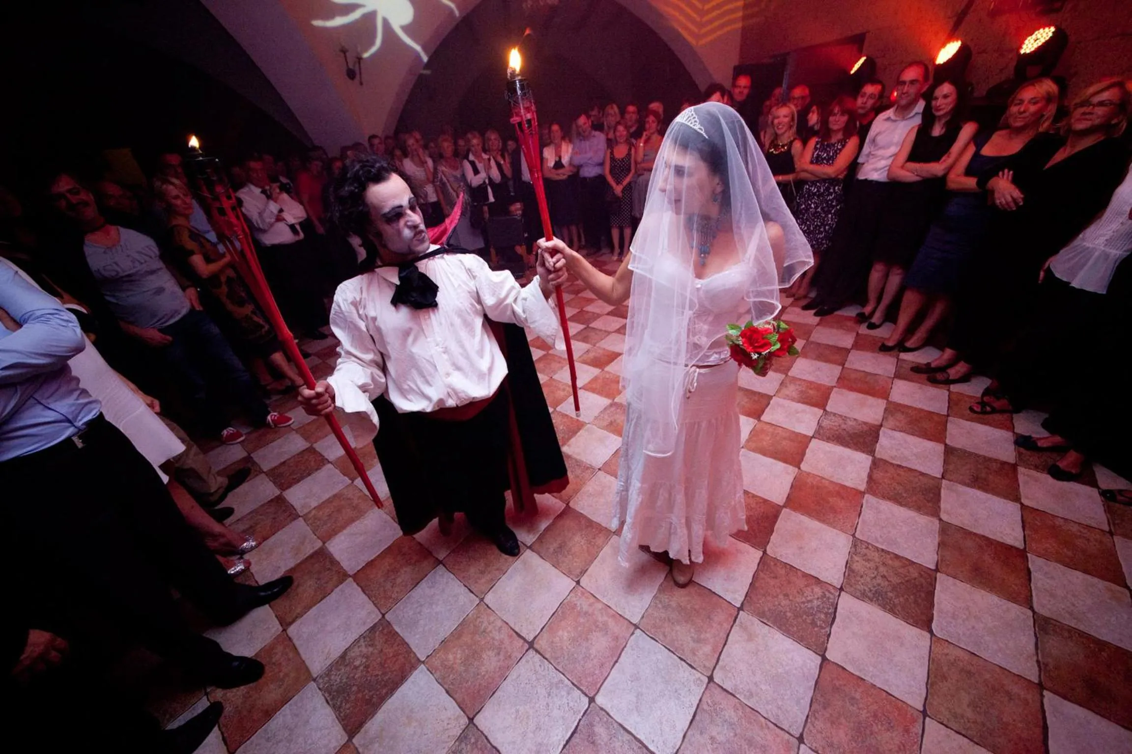 Restaurant/places to eat in House of Dracula Hotel