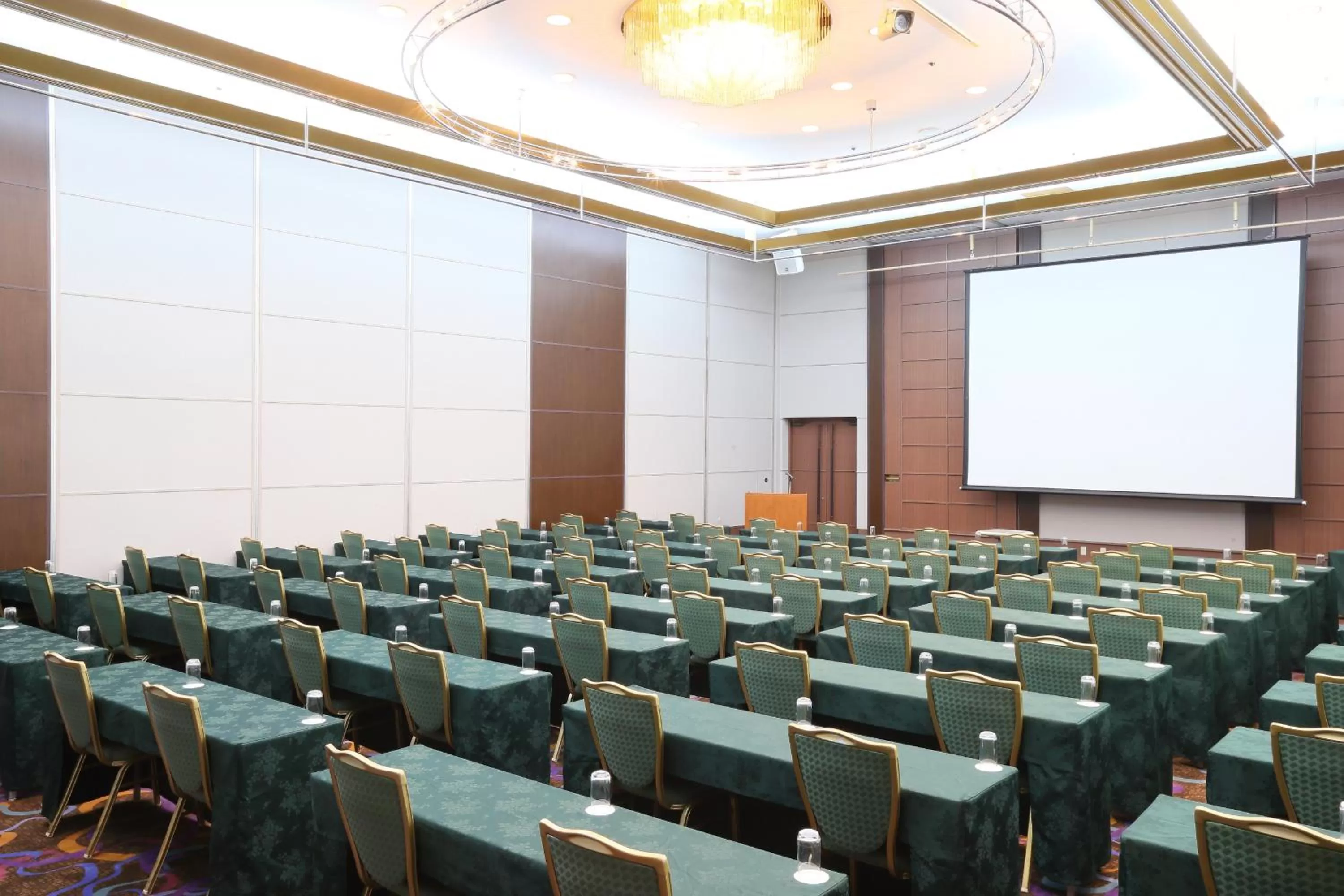 Meeting/conference room in Shin Osaka Esaka Tokyu REI Hotel