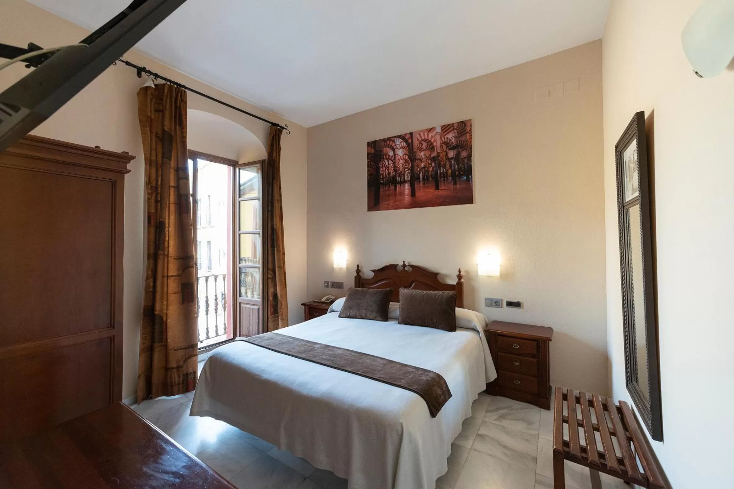 Photo of the whole room, Bed in Hotel Casa Museo de la Mezquita