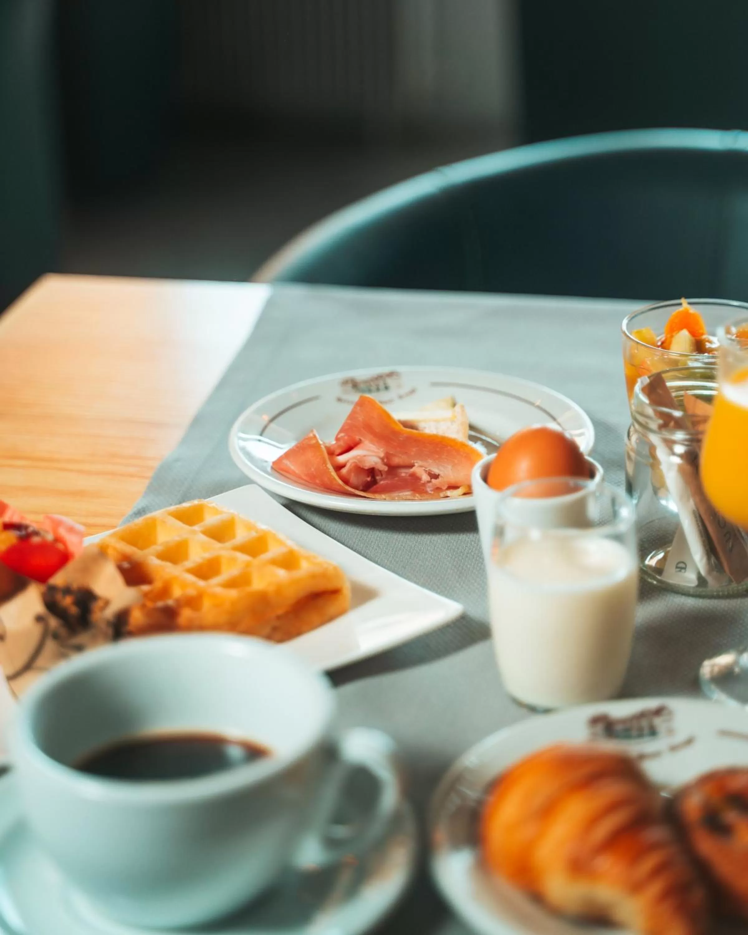 Breakfast in The Originals Boutique, Hôtel du Pont Roupt, Mende